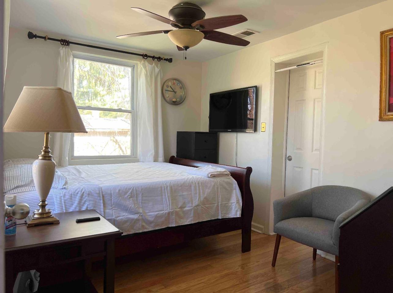 Single Room with Shared Bathroom