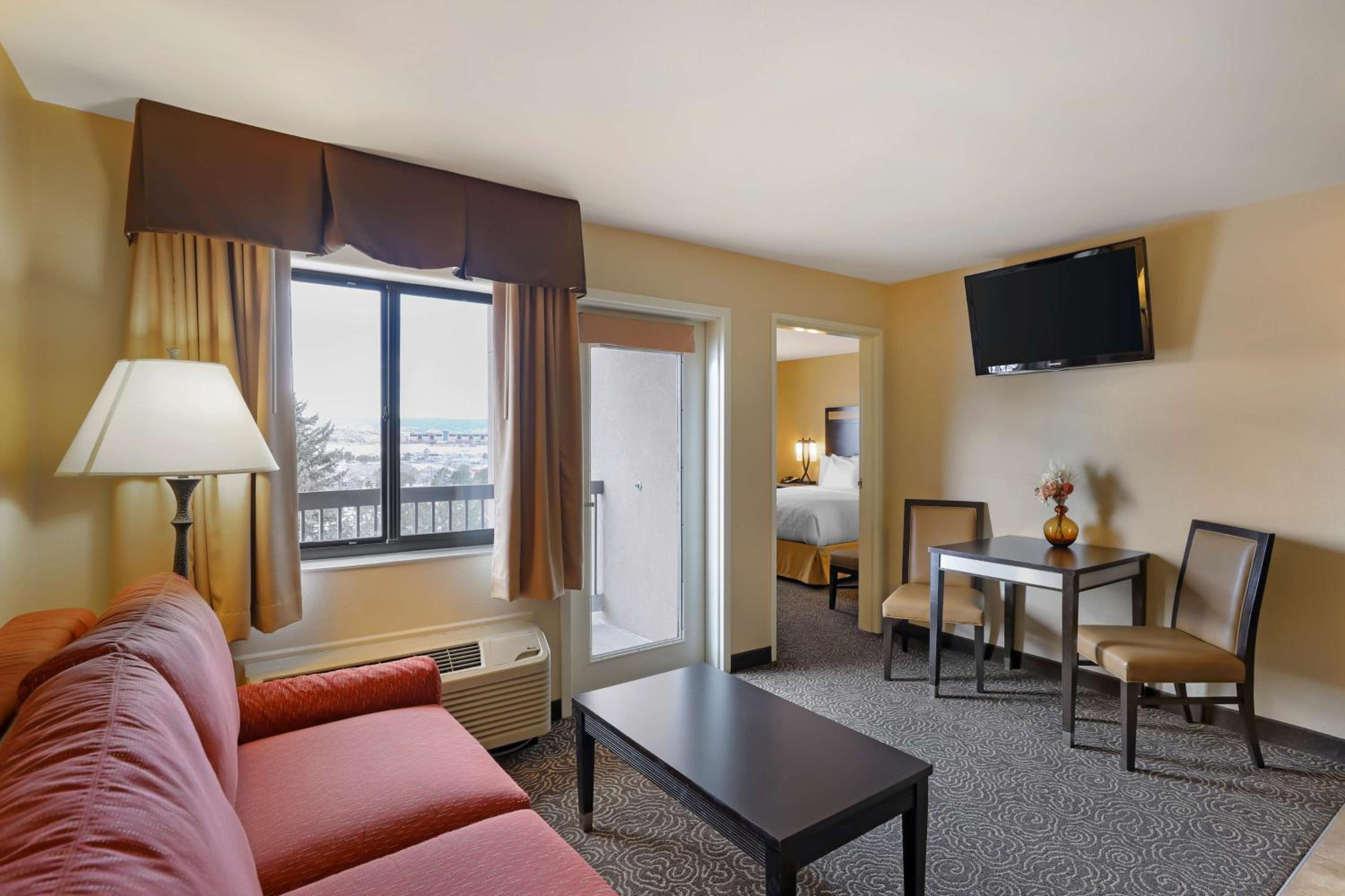 One-Bedroom King Suite with Balcony and Mountain View - Non-Smoking - Photo 1