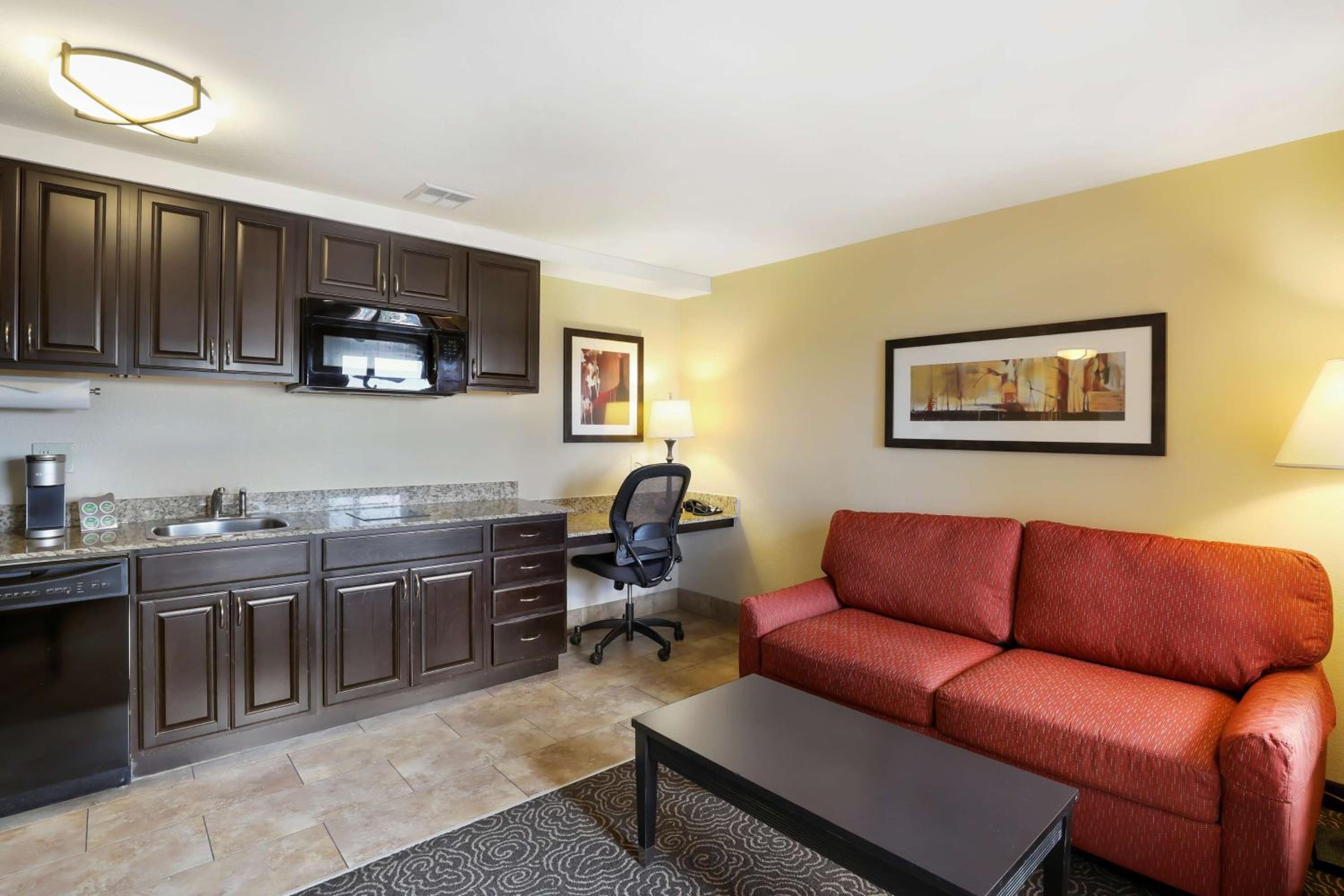 One-Bedroom King Suite with Balcony and Mountain View - Non-Smoking - Photo 2
