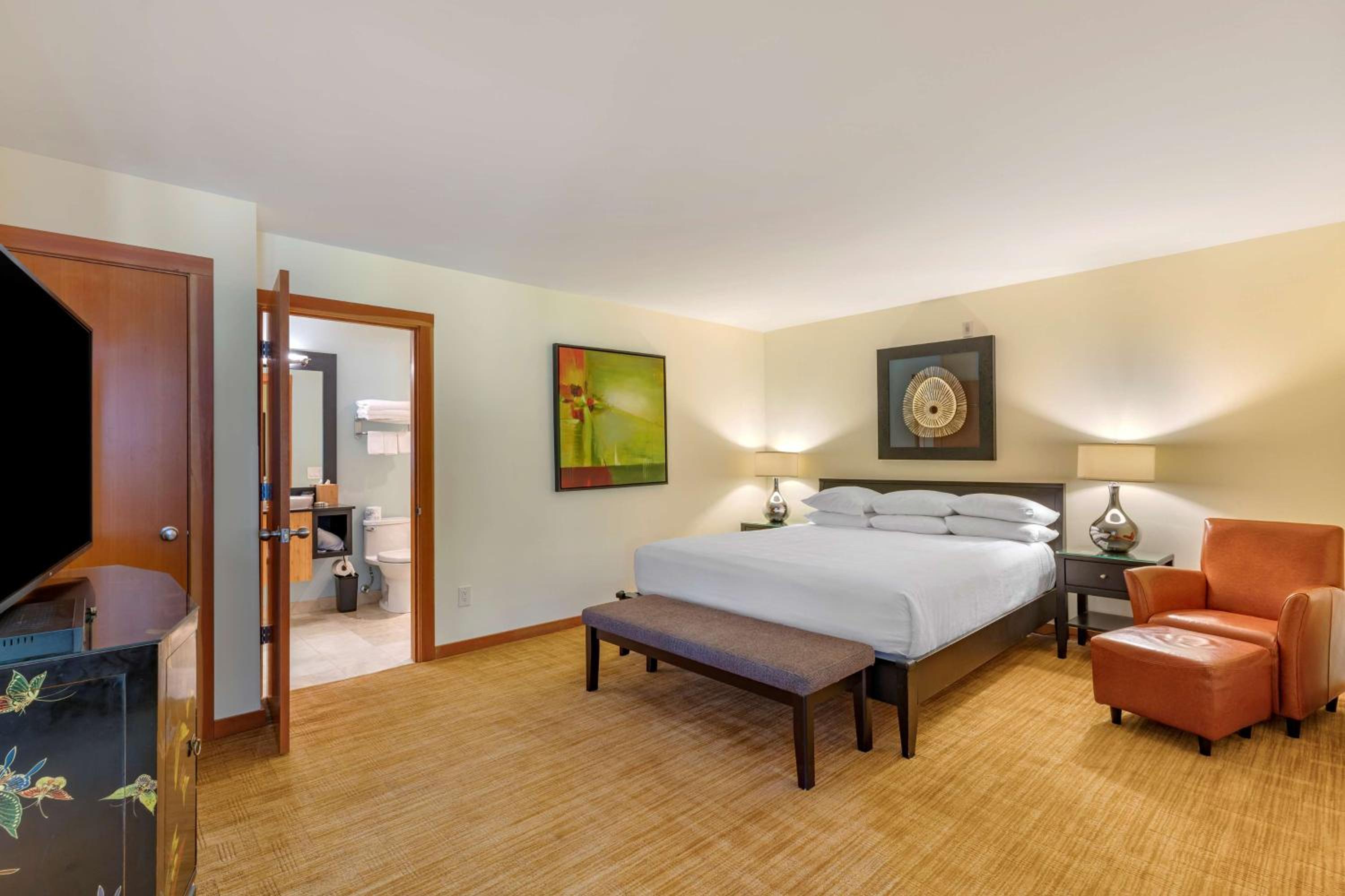 King Suite with Kitchen with River View - No Pets