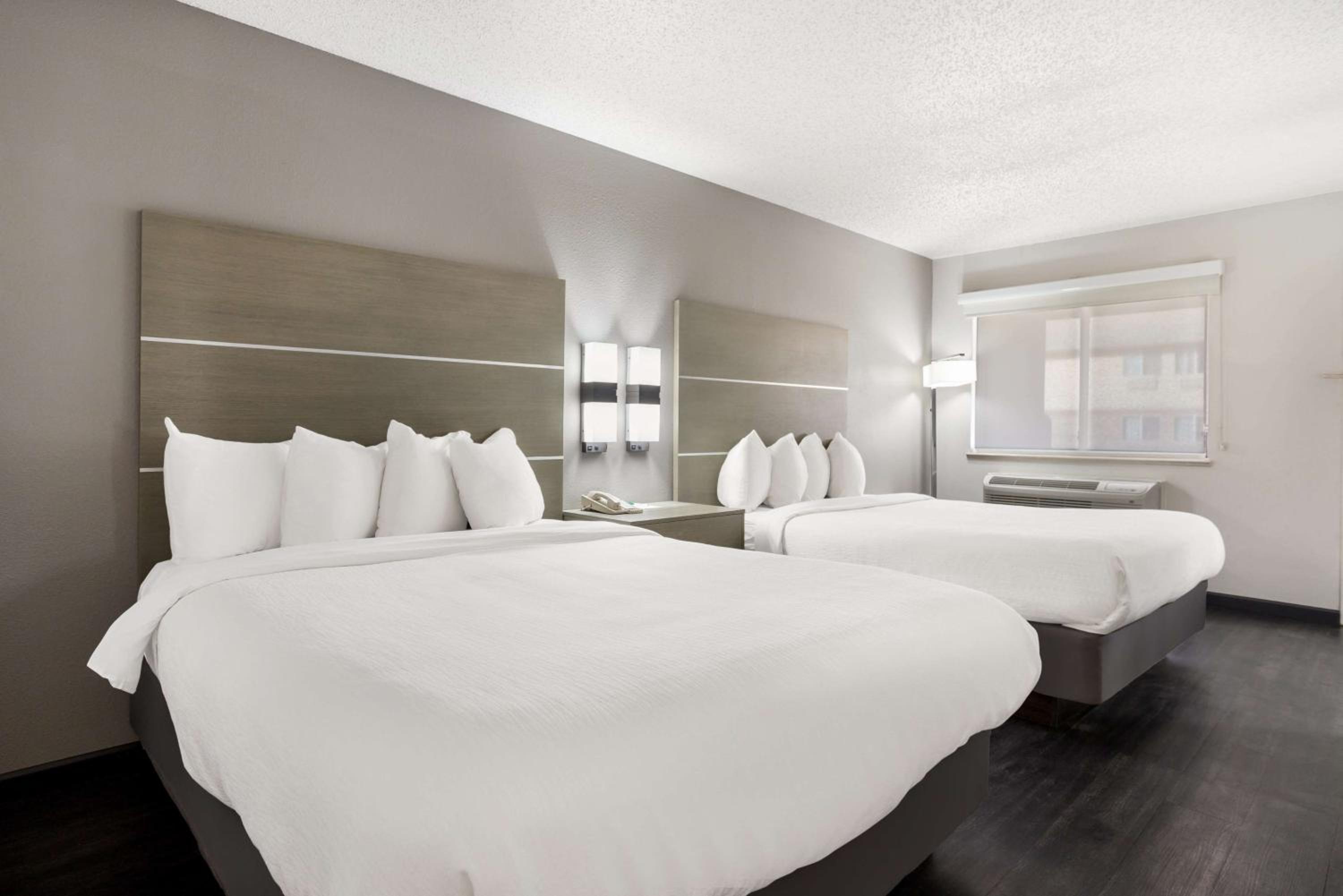Queen Room with Two Queen Beds - Non-Smoking - Photo 1