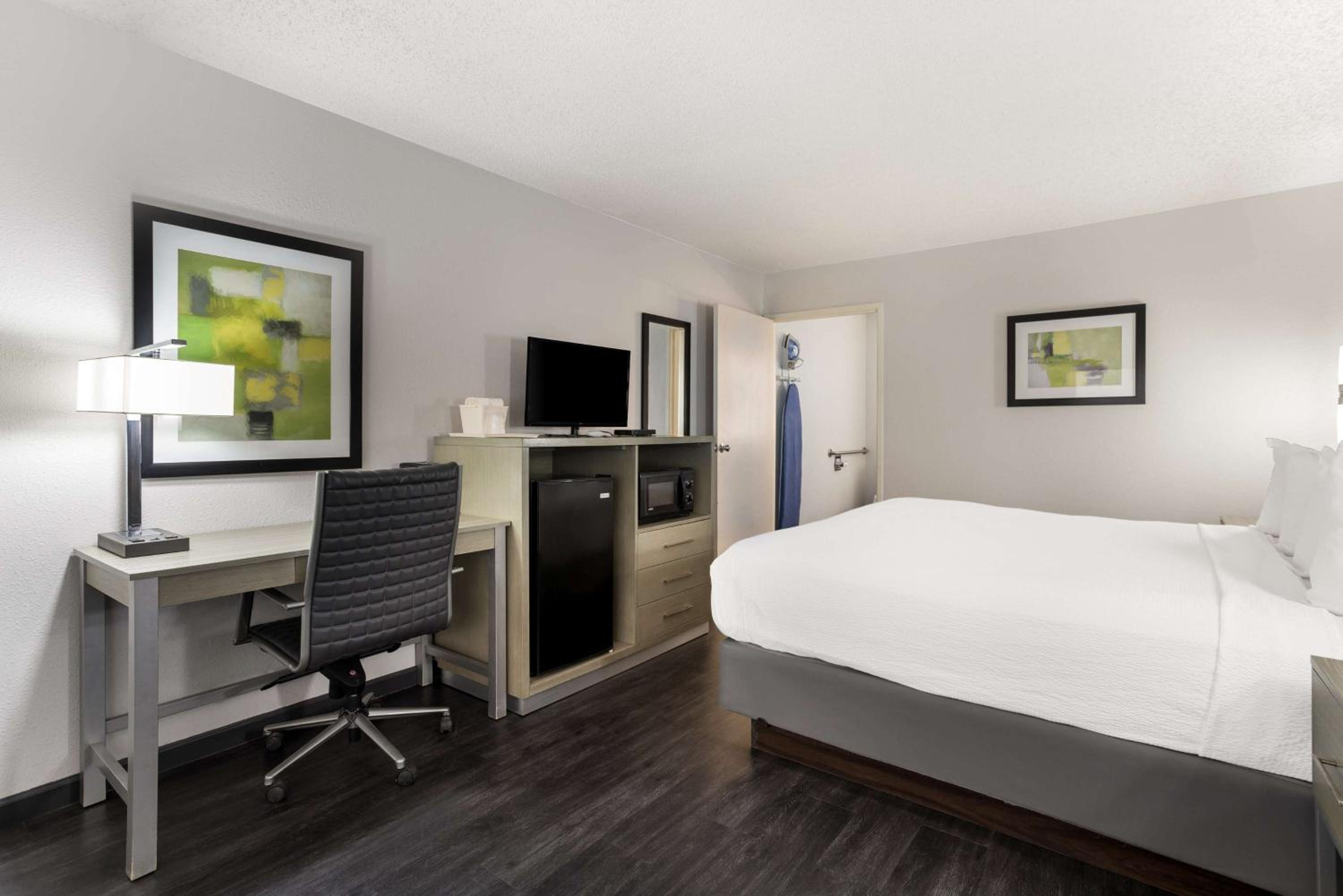 King Room - Mobility Accessible/Non-Smoking - Photo 2