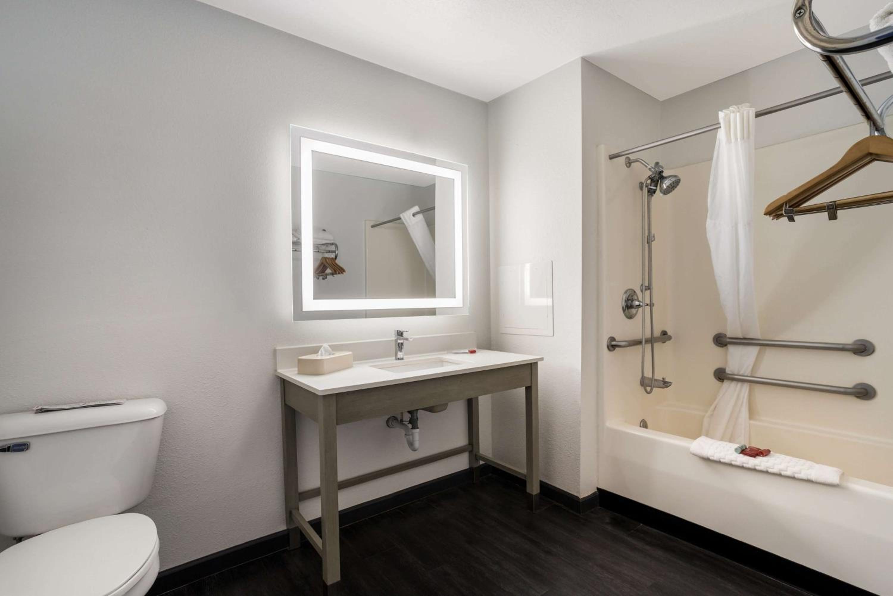 King Room - Mobility Accessible/Non-Smoking - Photo 4