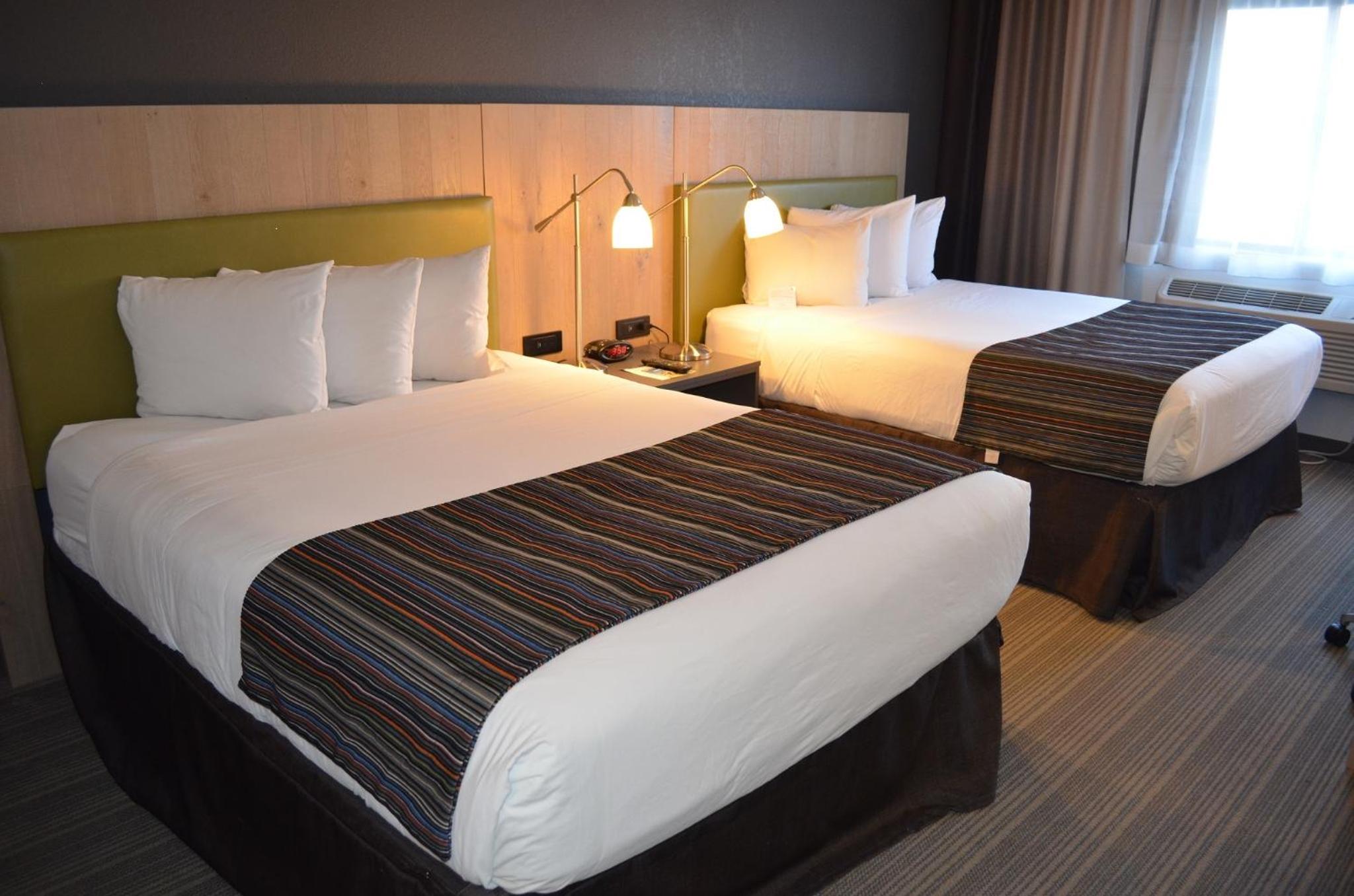 Queen Room - Accessible/Non-Smoking - Photo 6