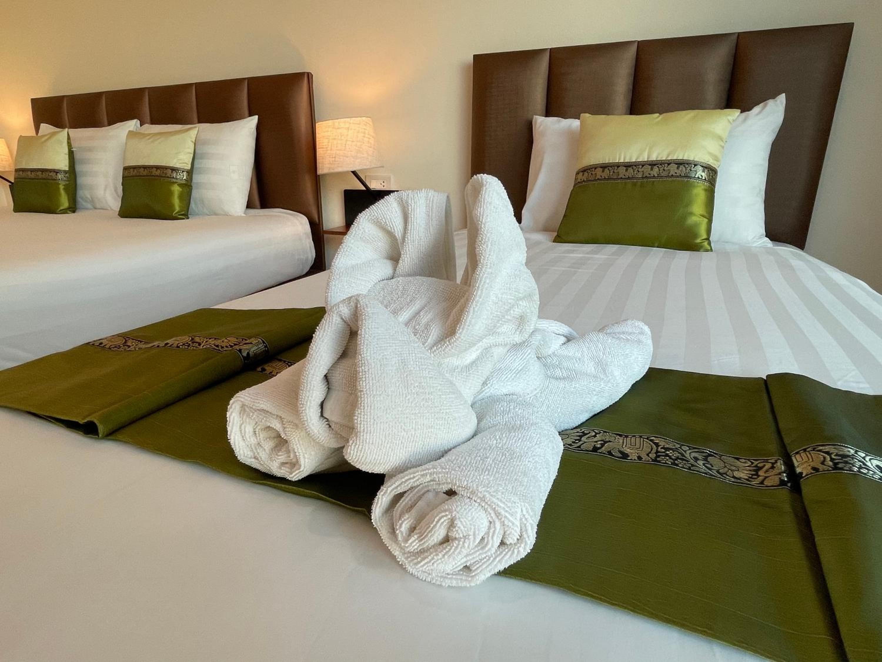 Deluxe Family Suite - Photo 5