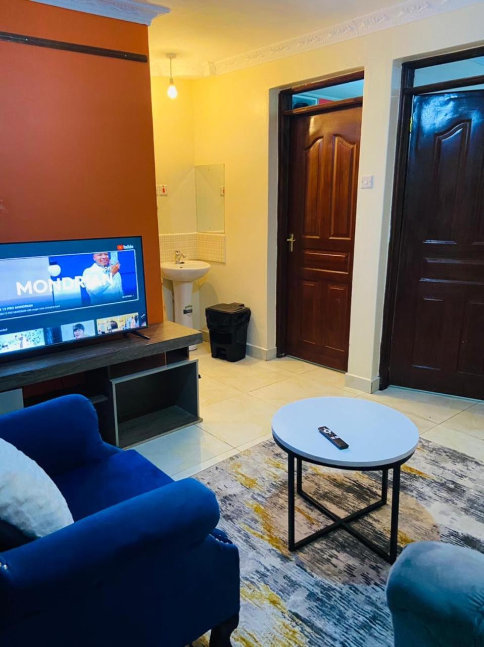 One-Bedroom Apartment - Photo 1
