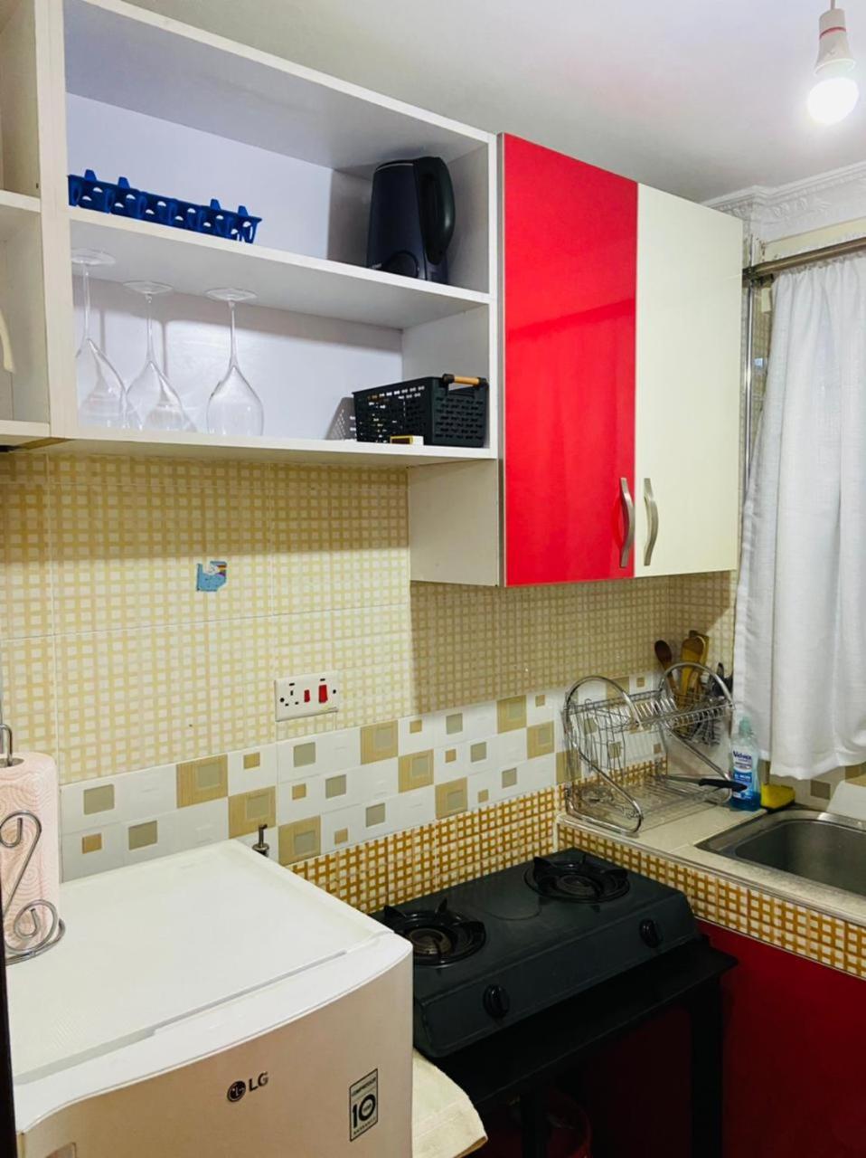 One-Bedroom Apartment - Photo 3