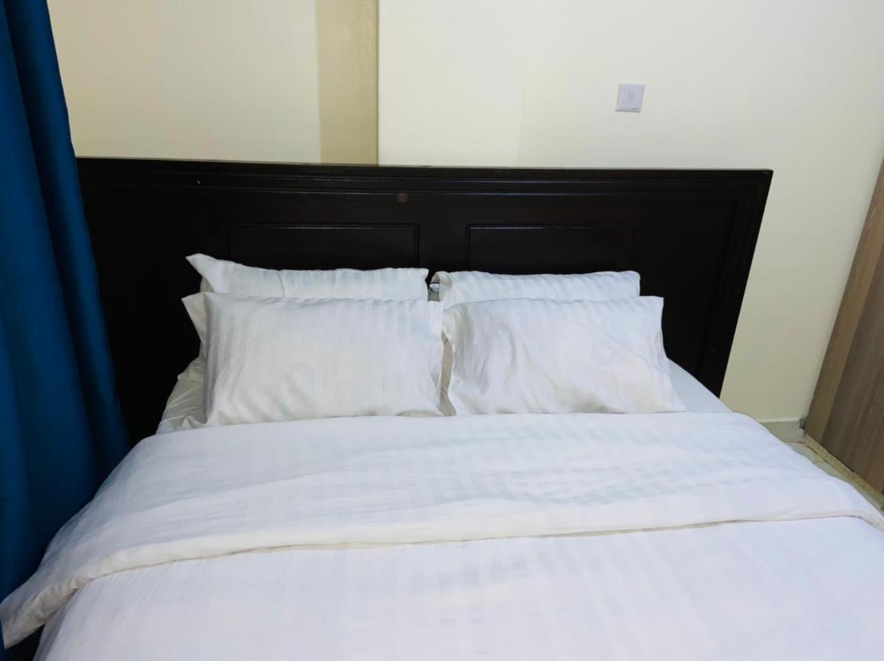 One-Bedroom Apartment - Photo 2