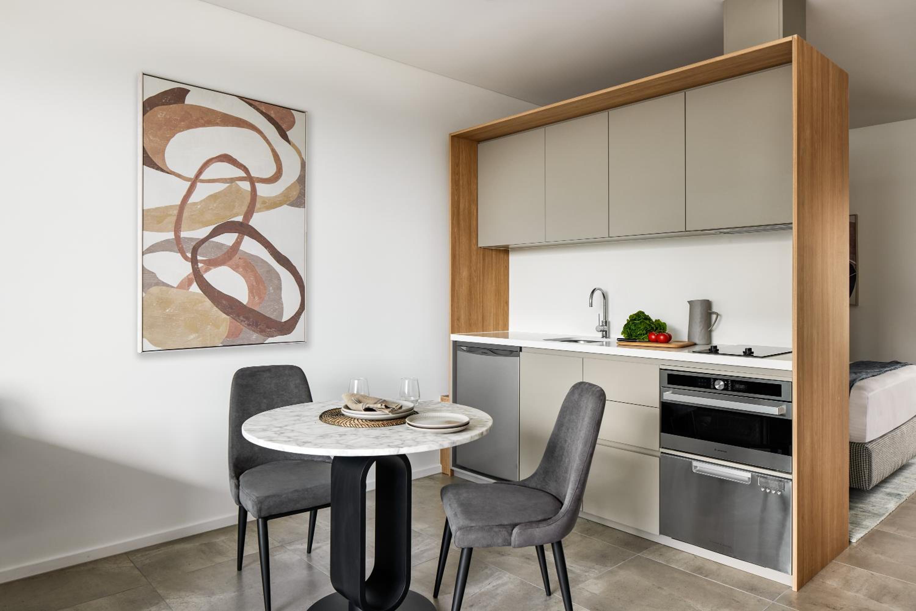 Superior One Bedroom Apartment – Open Plan photo 3