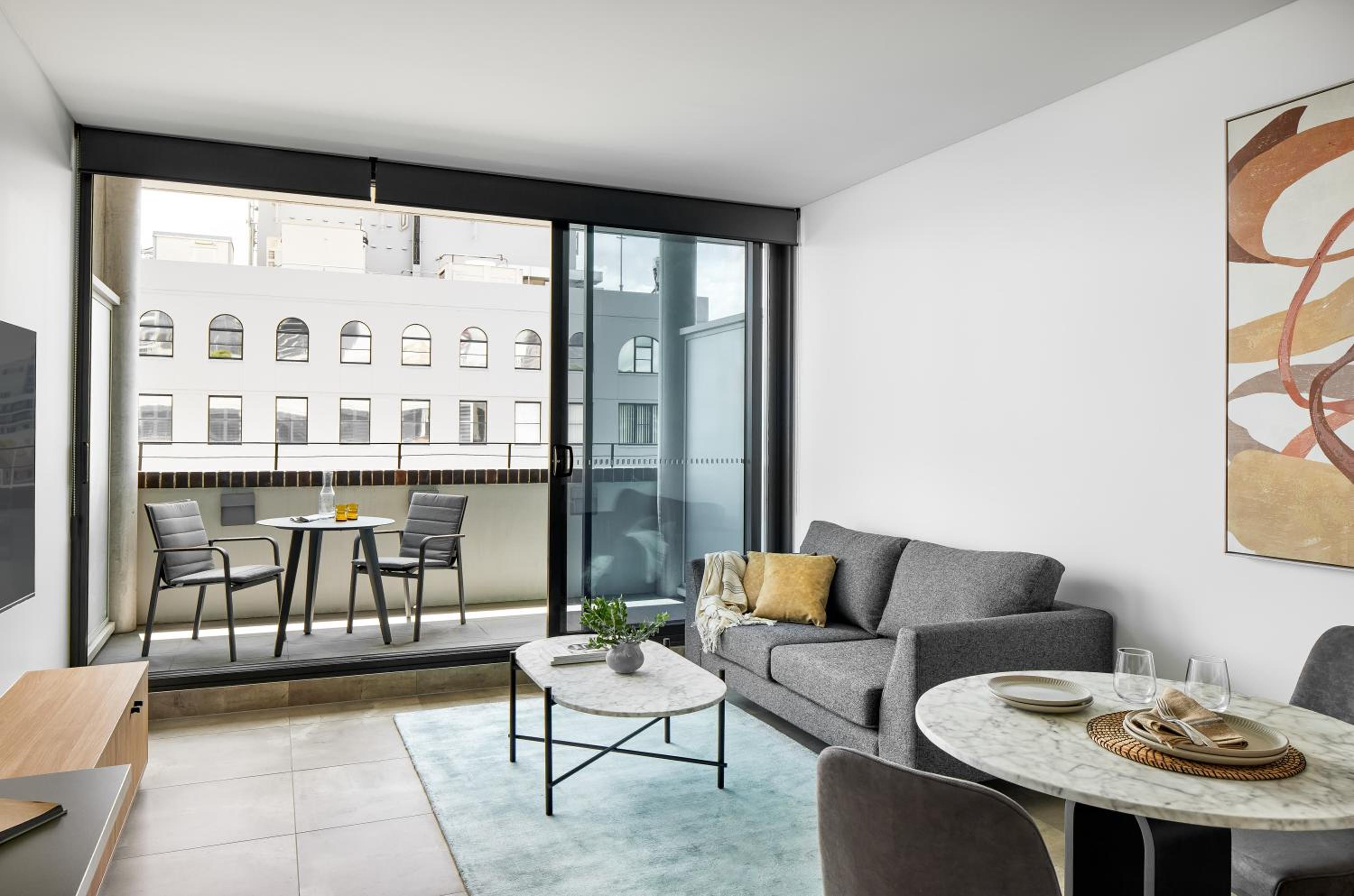 Superior One Bedroom Apartment – Open Plan photo 2