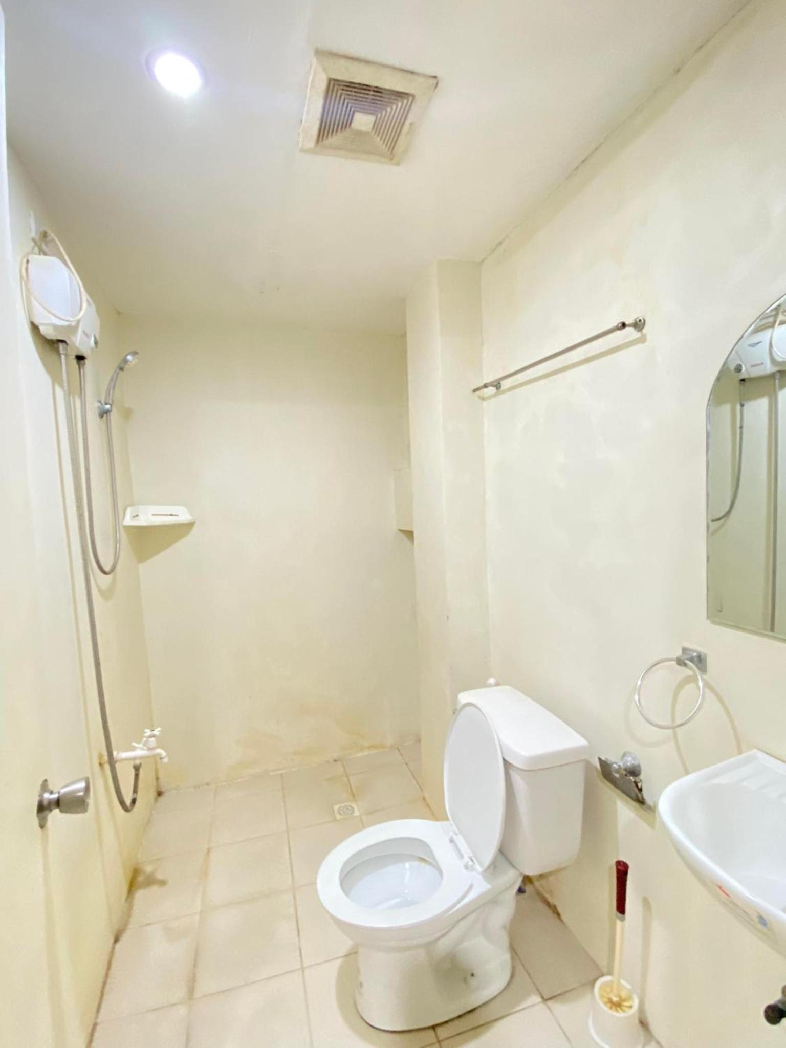Standard Queen Room - Photo 6