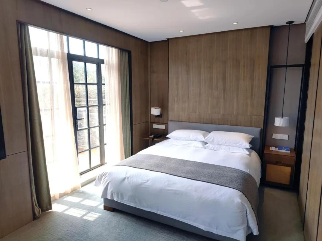 Elegant Executive Room photo 1