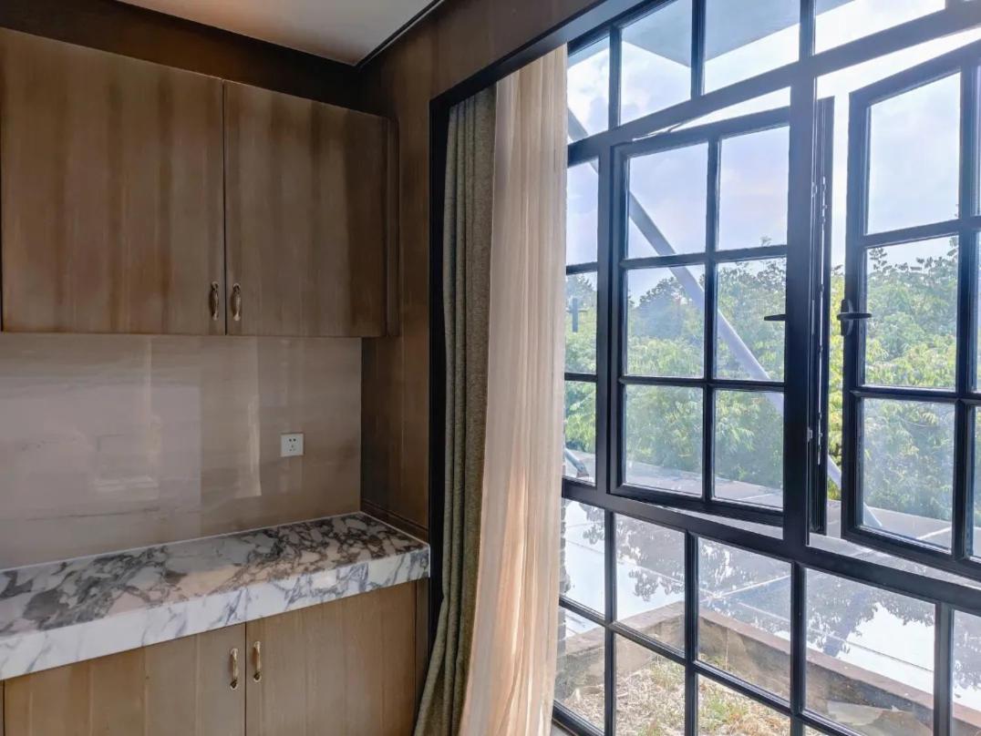 Elegant Executive Room photo 3