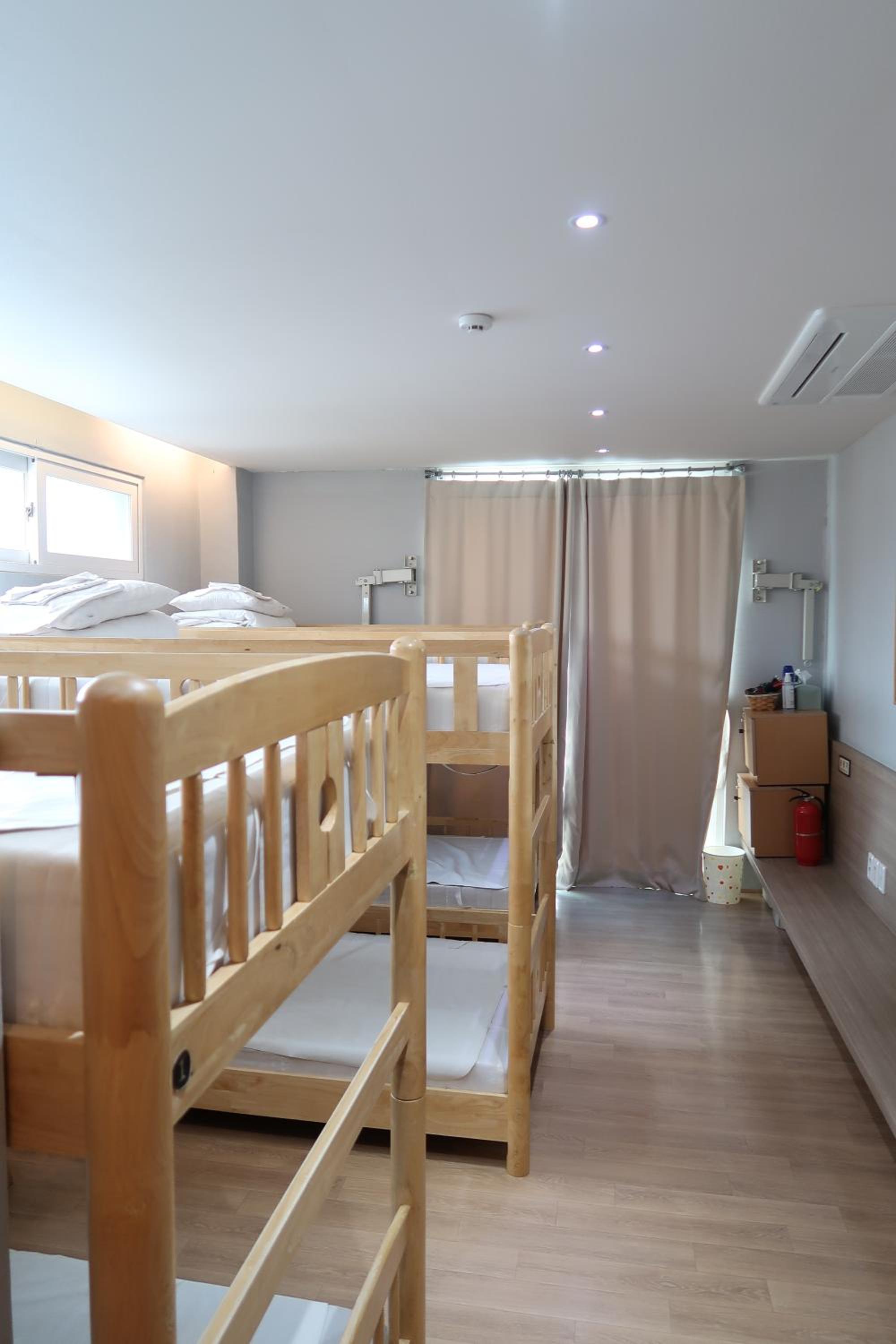 Bed in 6-Bed Male Dormitory Room photo 2