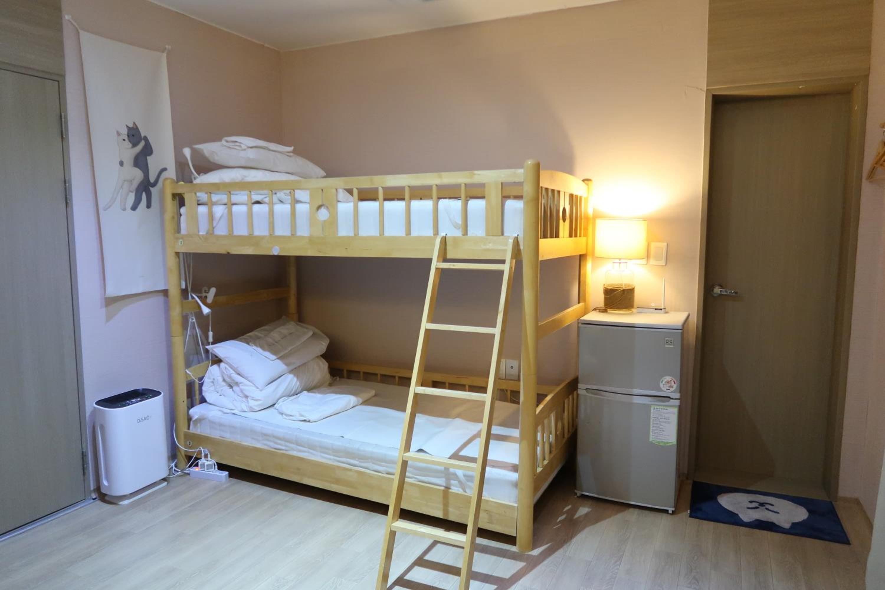 Bed in 6-Bed Female Dormitory Room photo 3