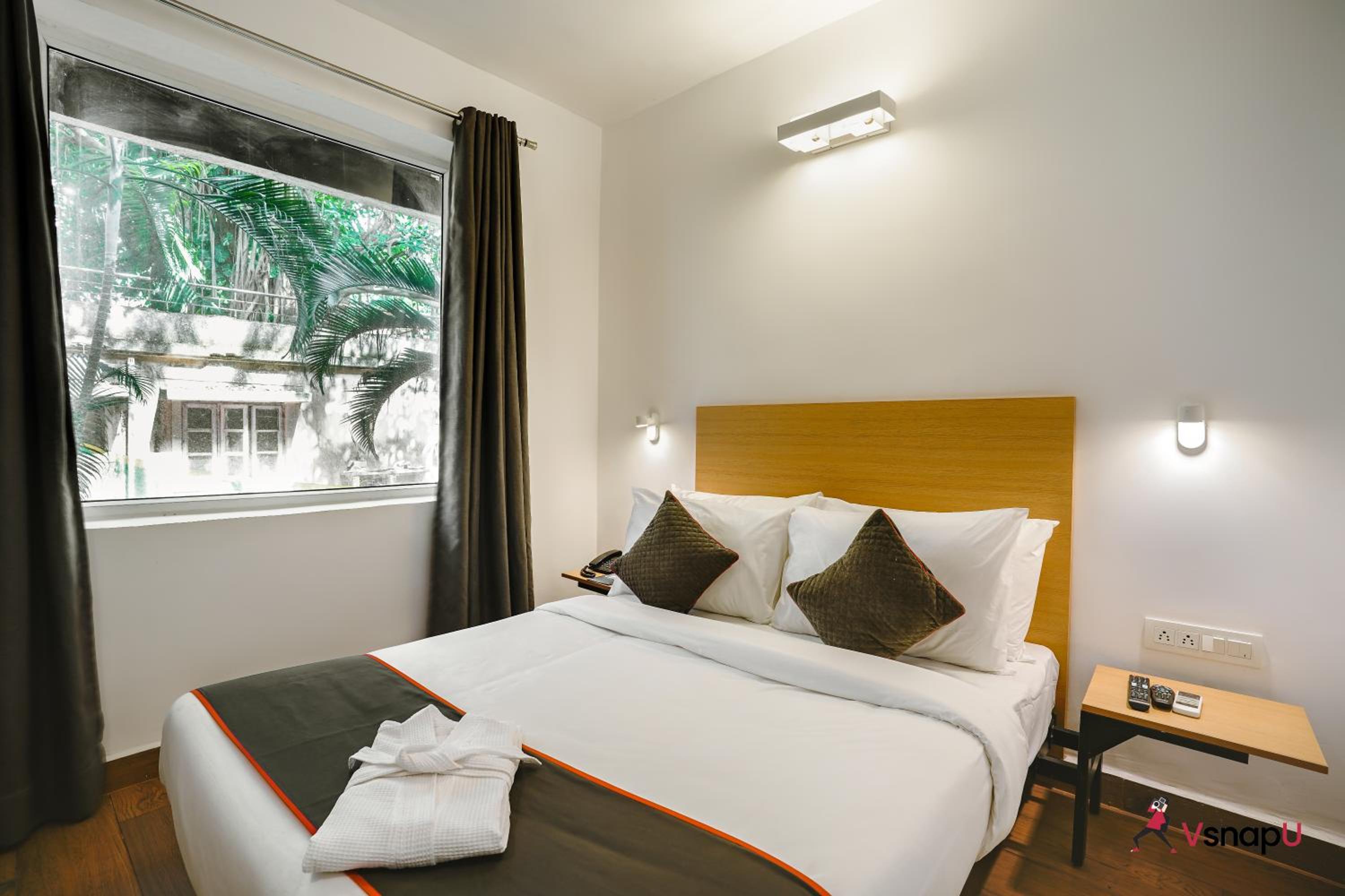 Junior Suite with Balcony - Photo 7