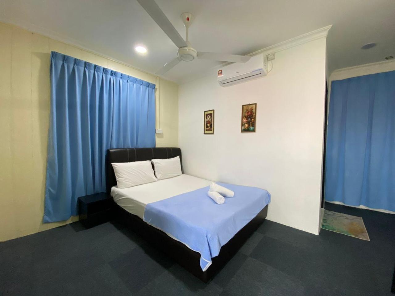 Double Room with Shared Bathroom - Photo 11
