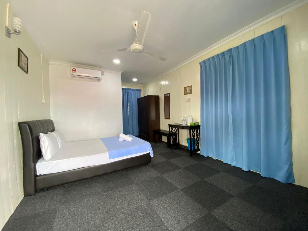Double Room with Shared Bathroom - Photo 5