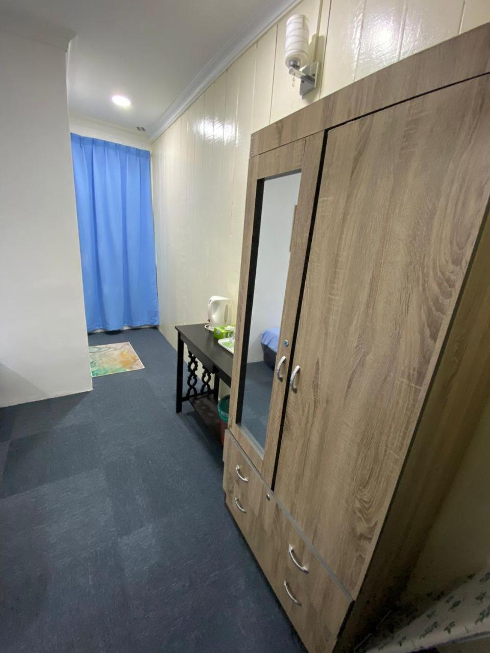 Double Room with Shared Bathroom - Photo 6