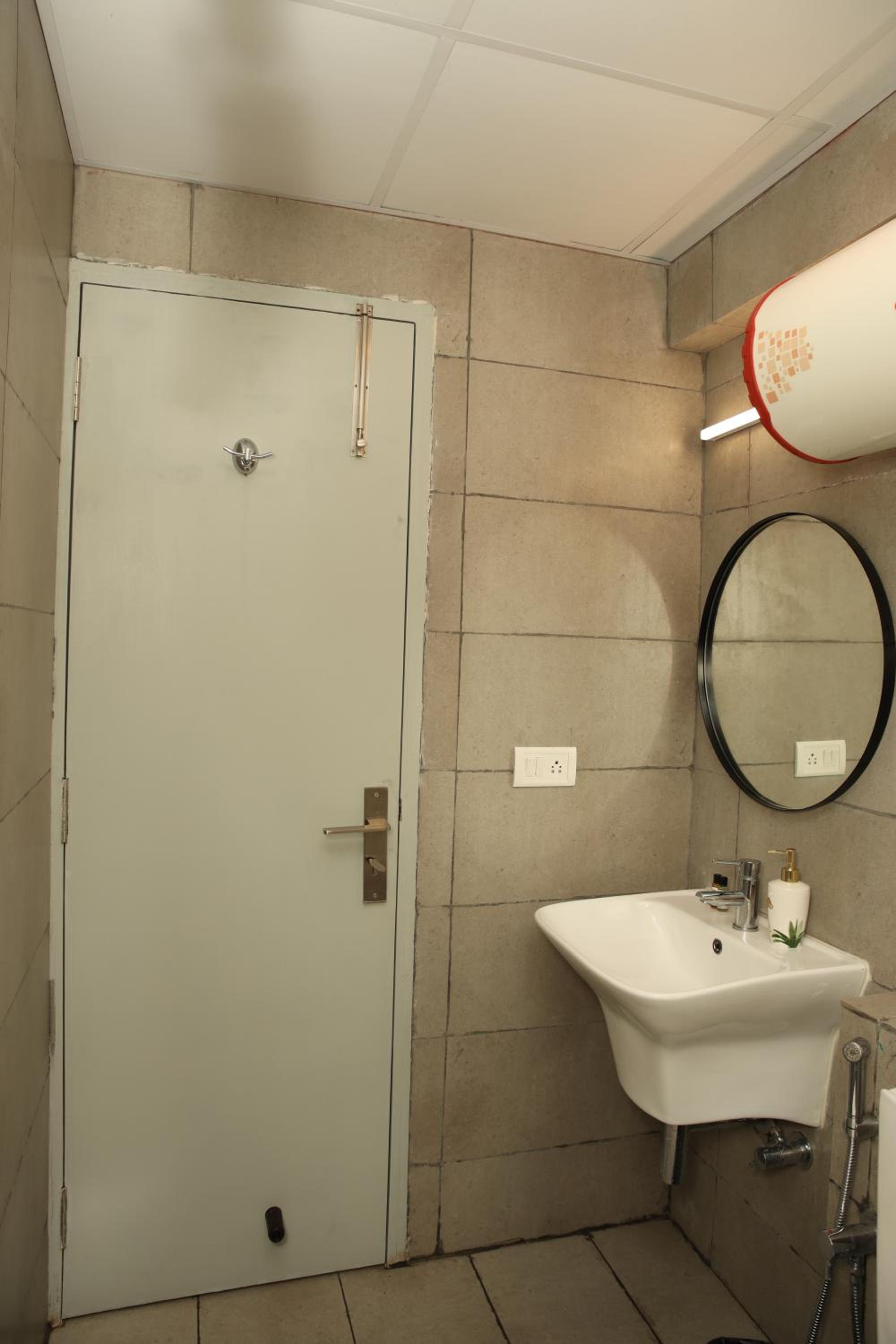 Budget Double Room - Photo 4