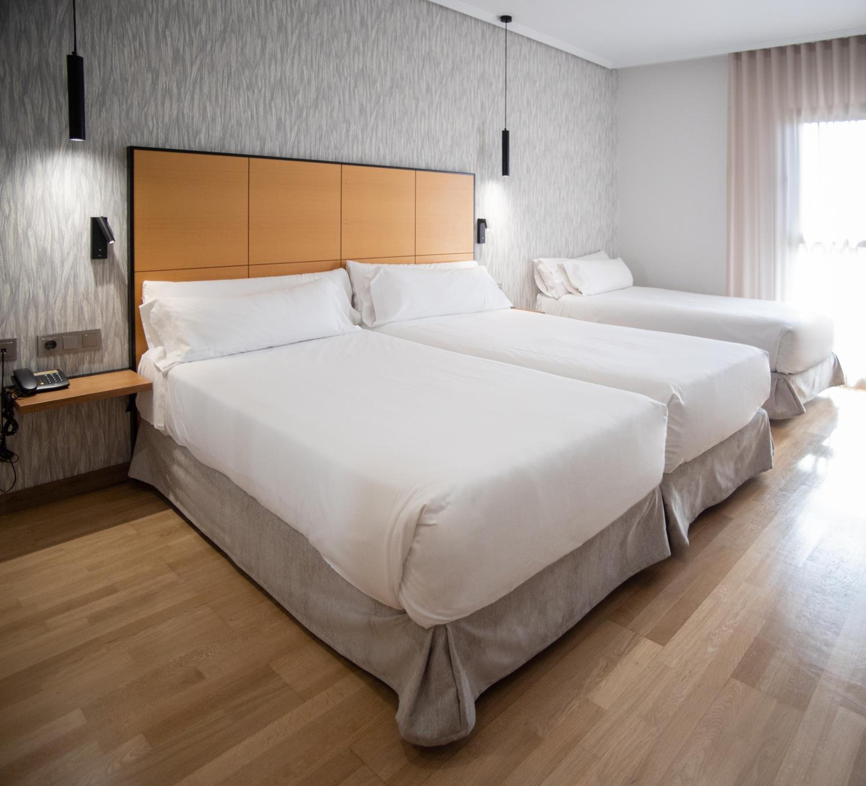 Habitación Doble con Sofá Cama