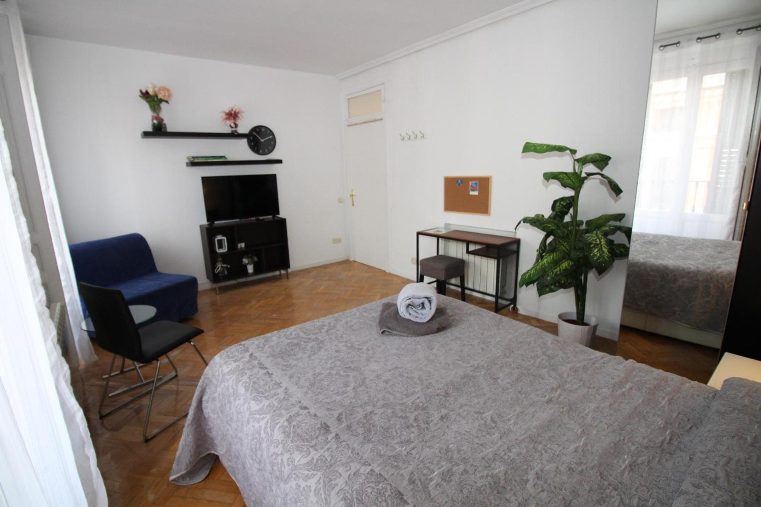 Triple Room with Shared Bathroom photo 2