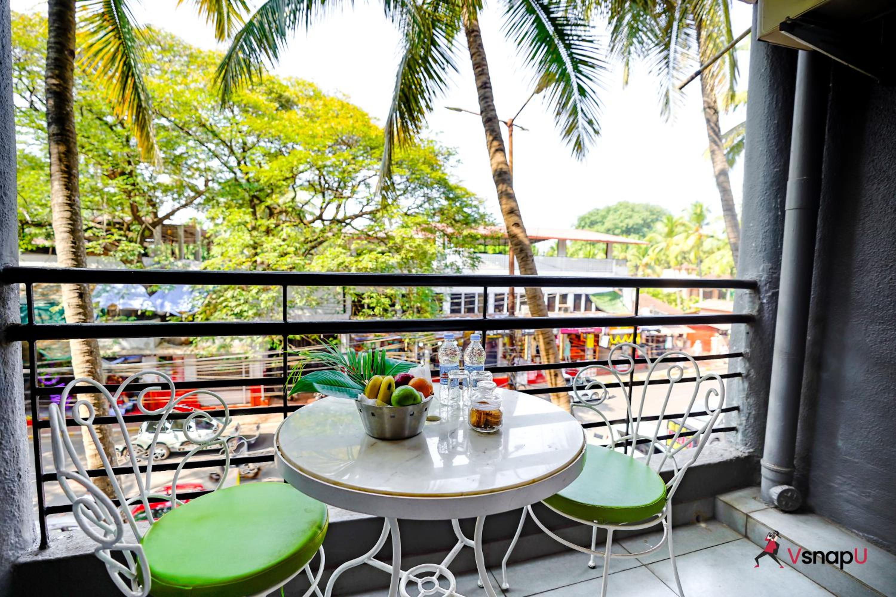 Double Room with Balcony - Photo 3