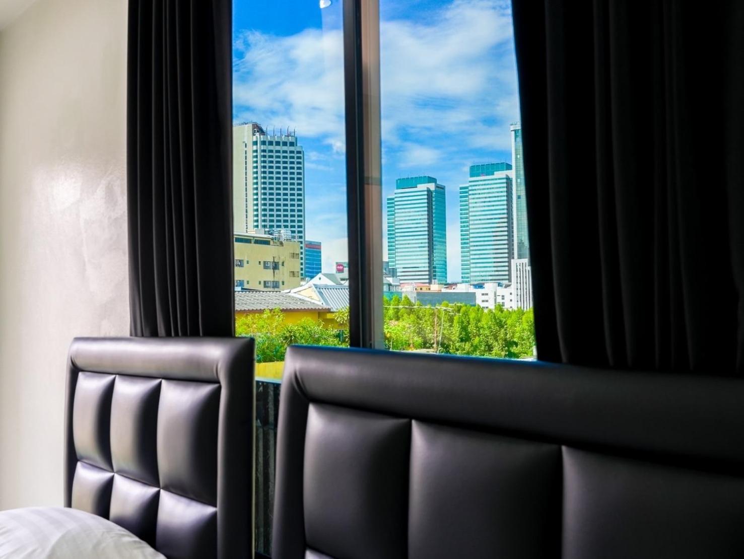 King Room with Balcony photo 2