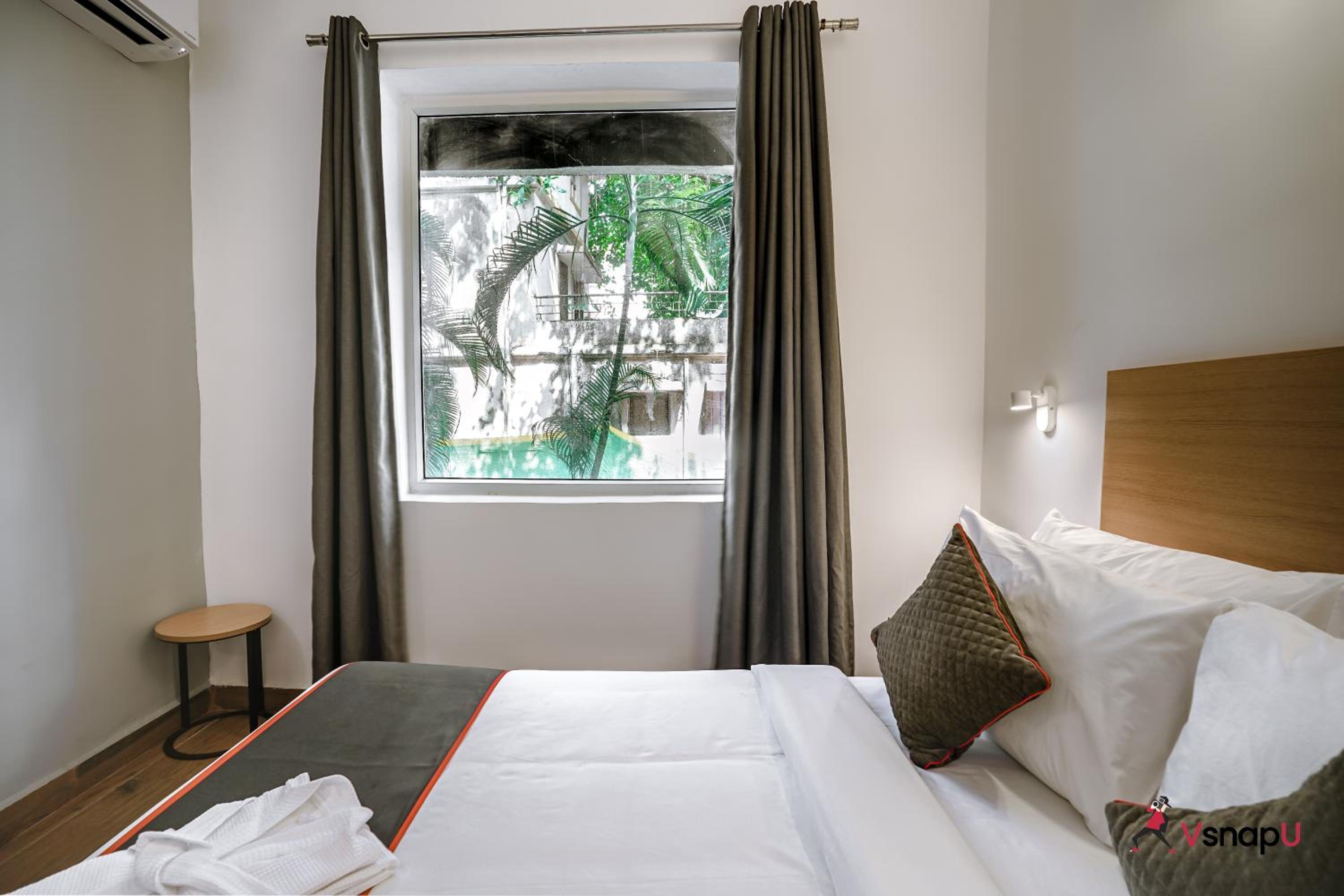 Junior Suite with Balcony - Photo 3