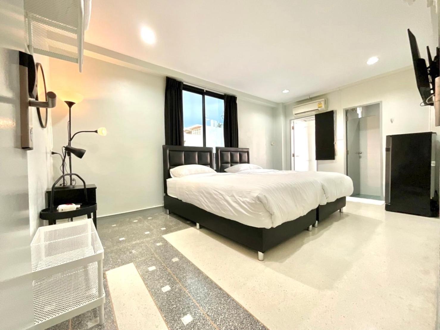 Economy Twin Room photo 3