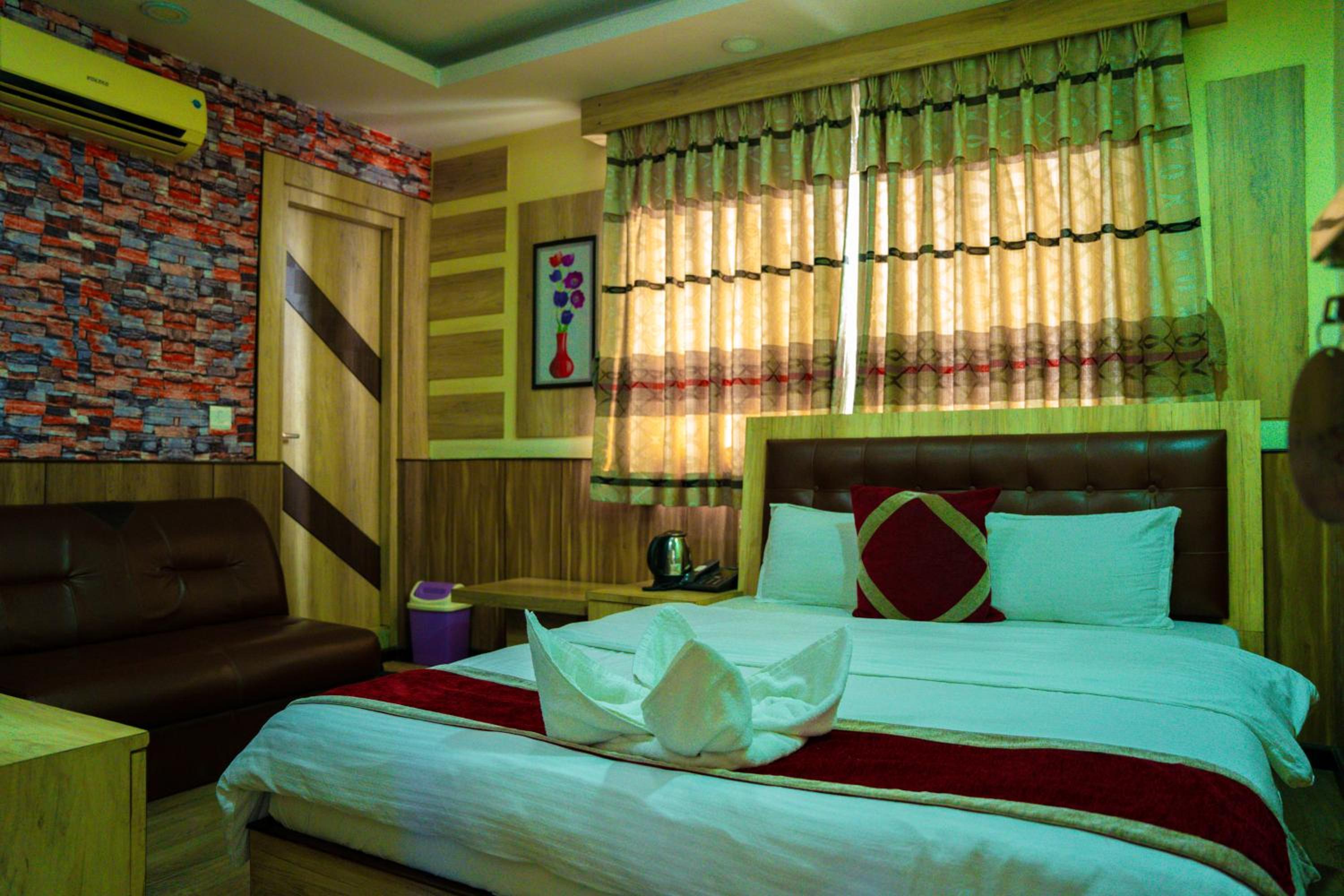 Deluxe Double Room with One Double Bed and 2 Adults Occupancy (Non Smoking) photo 2