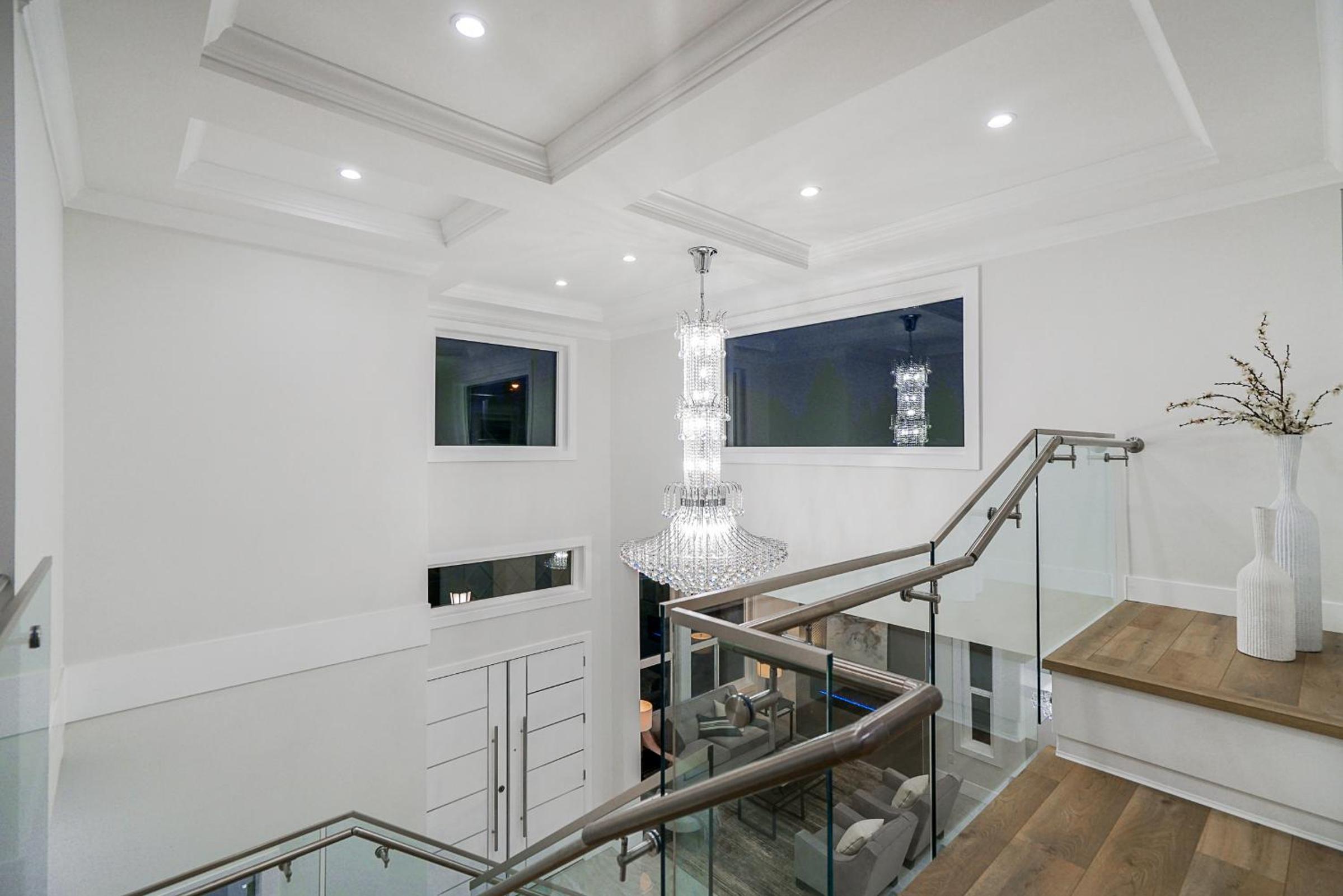 King Room with Balcony - Photo 5