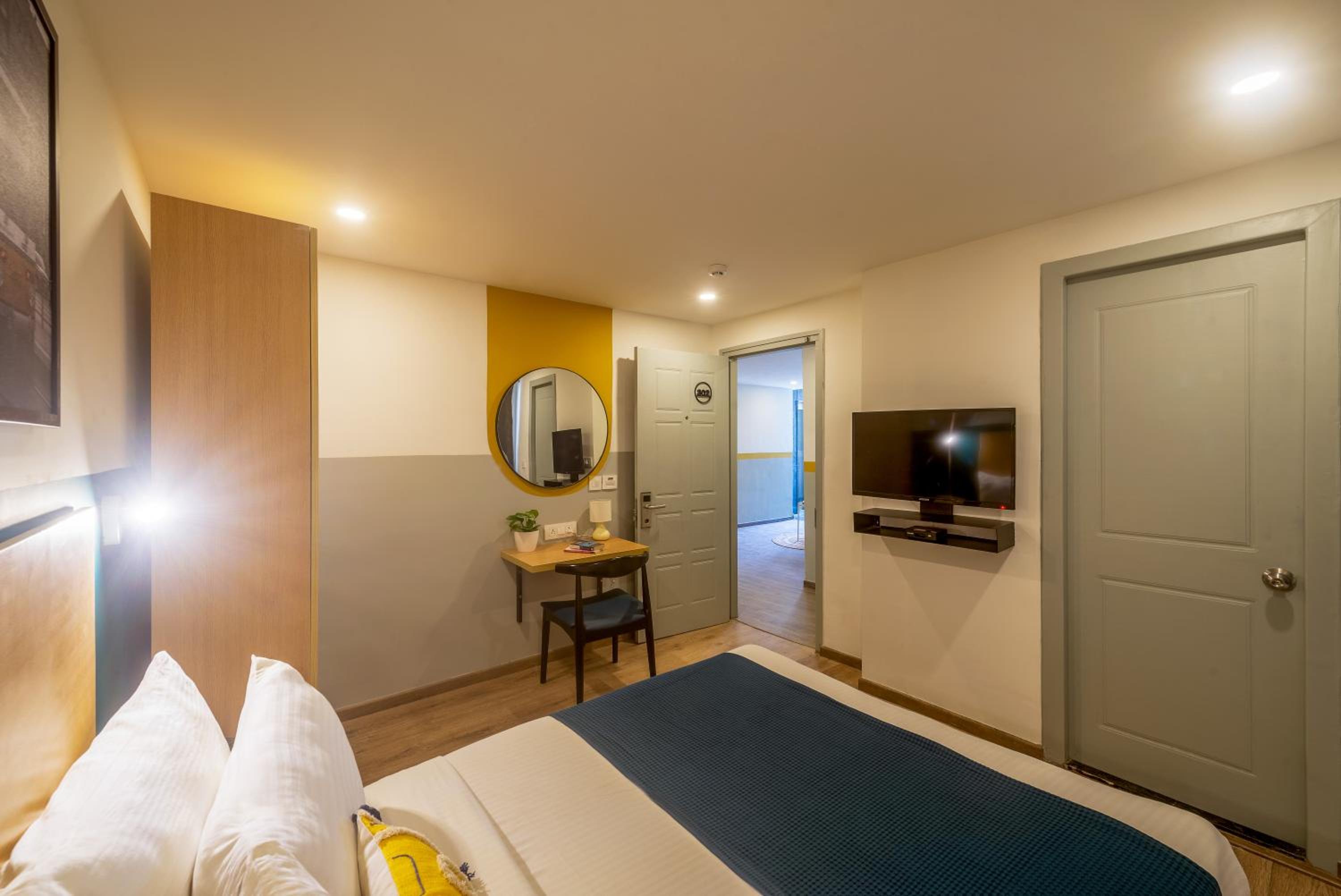 Budget Double Room - Photo 5