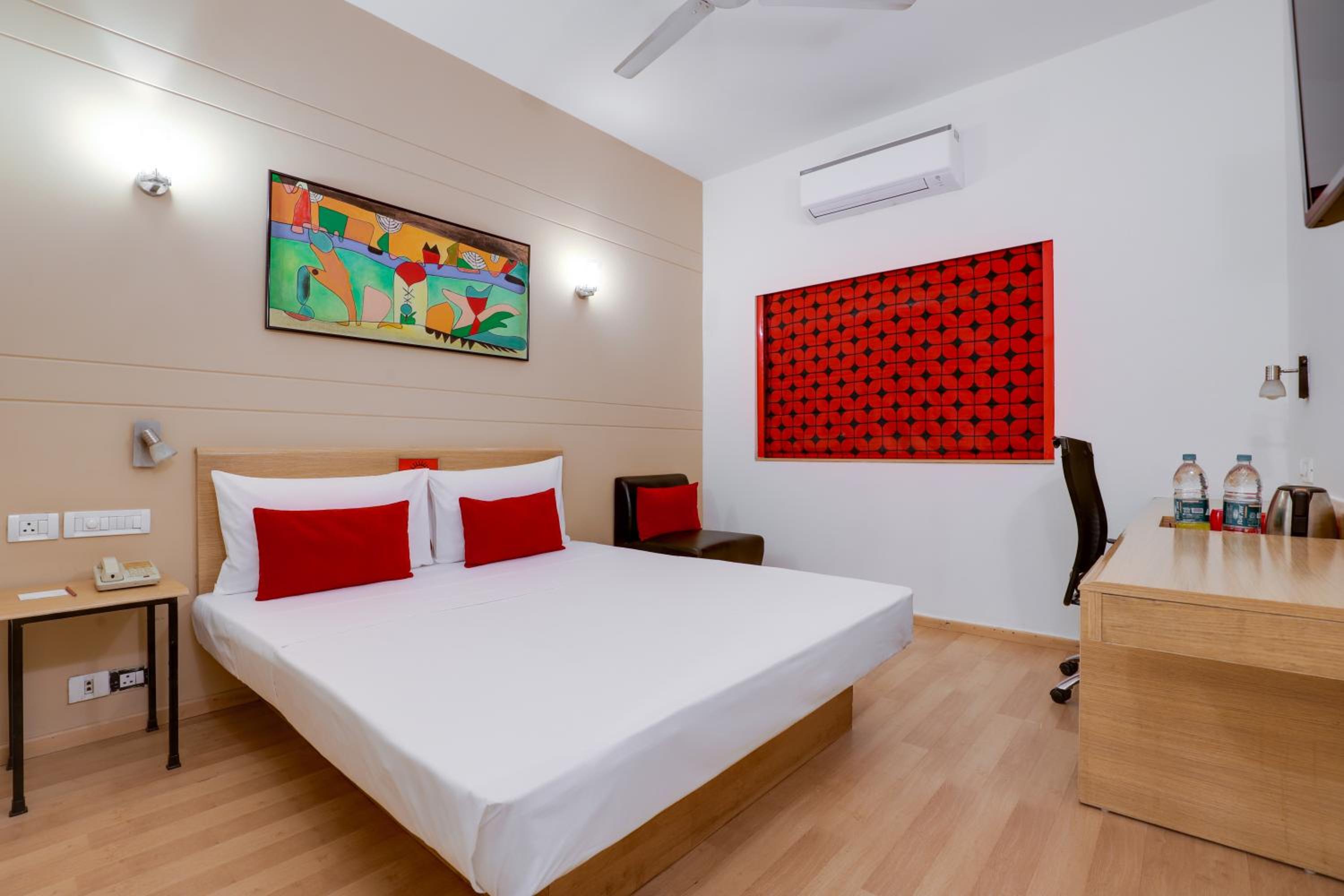 Superior King Room - Photo 3