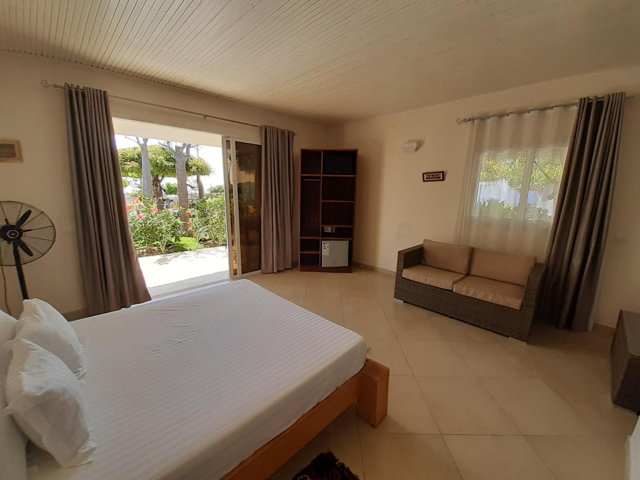 Deluxe Double Room (2 Adults + 1 Child)