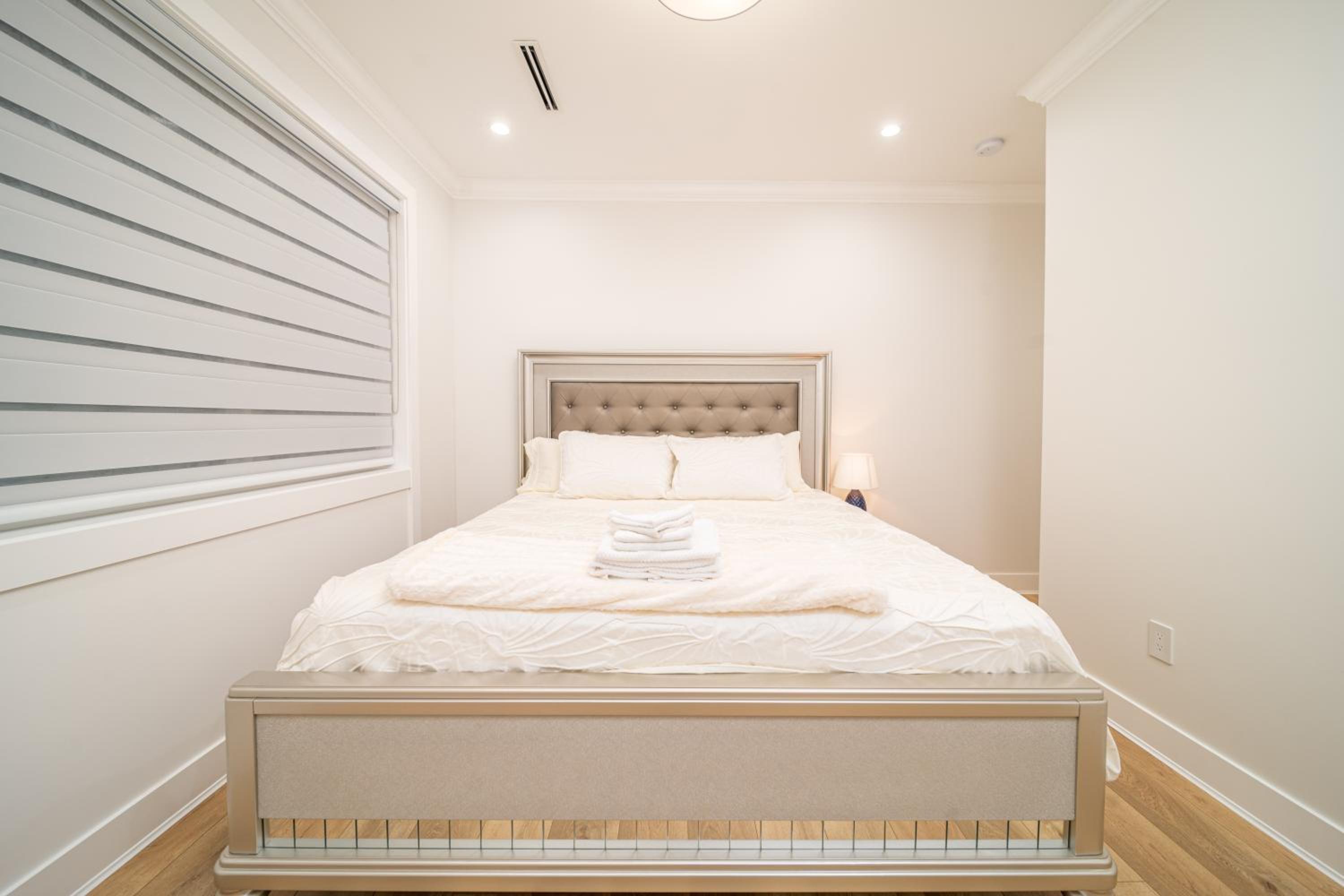 Standard King Room - Photo 2