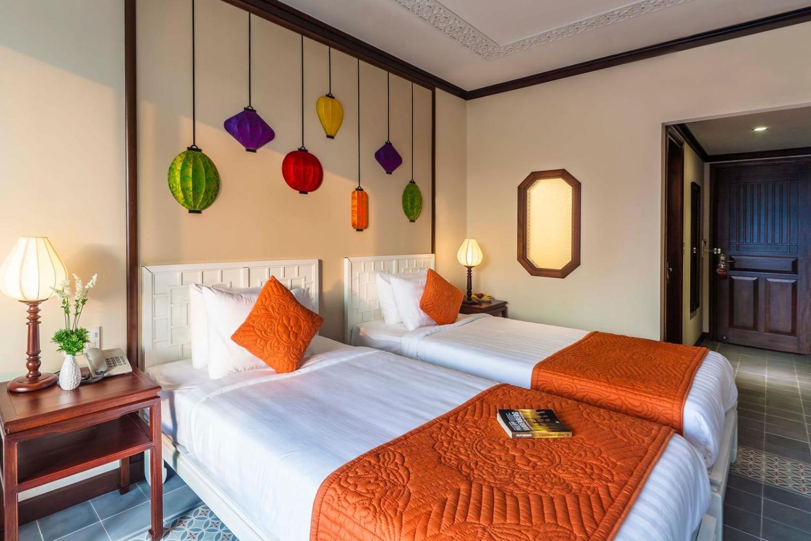 Deluxe Double/Twin Room, Bathtub, Balcony with Courtyard View - Photo 4