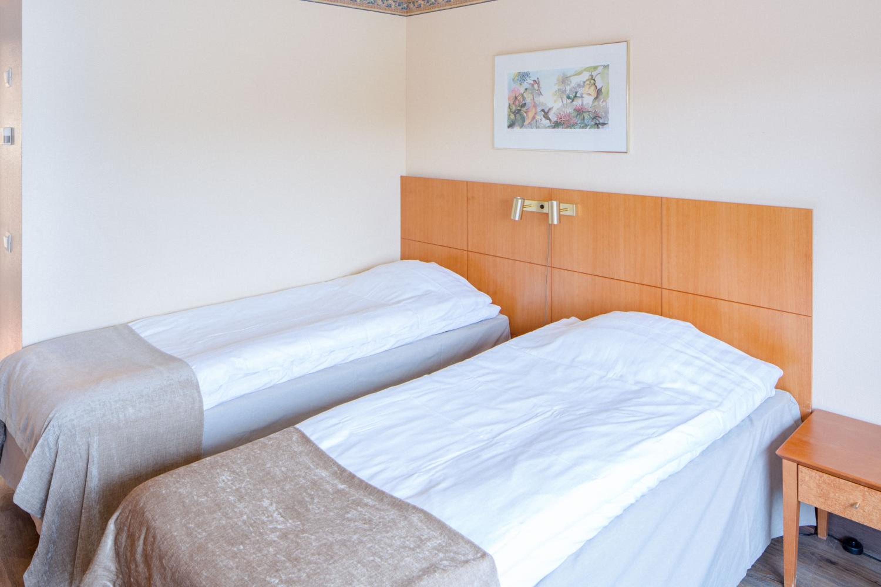 Economy Twin Room - Photo 2