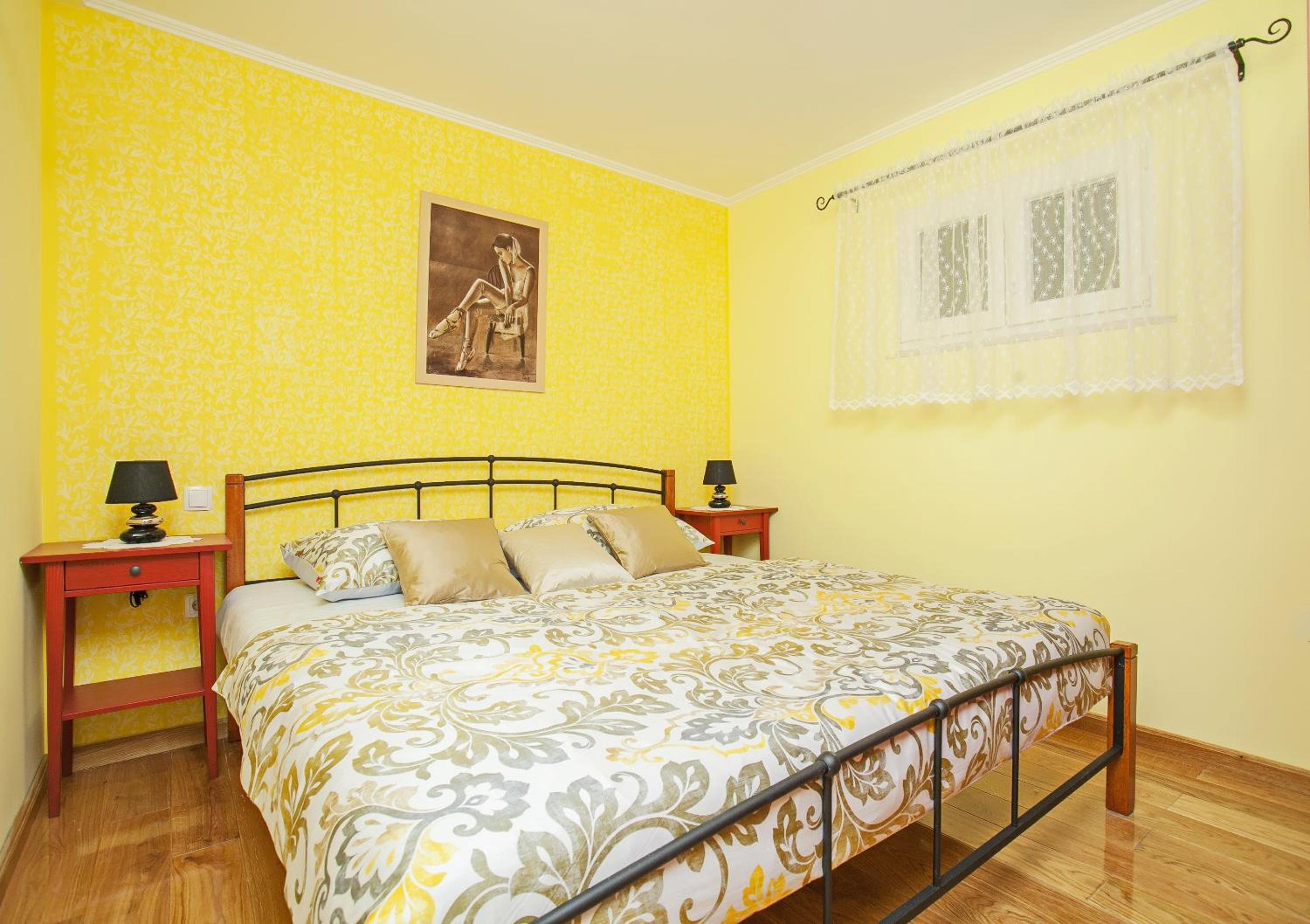 Two Bedroom Holiday Home with Terrace and Sea View
