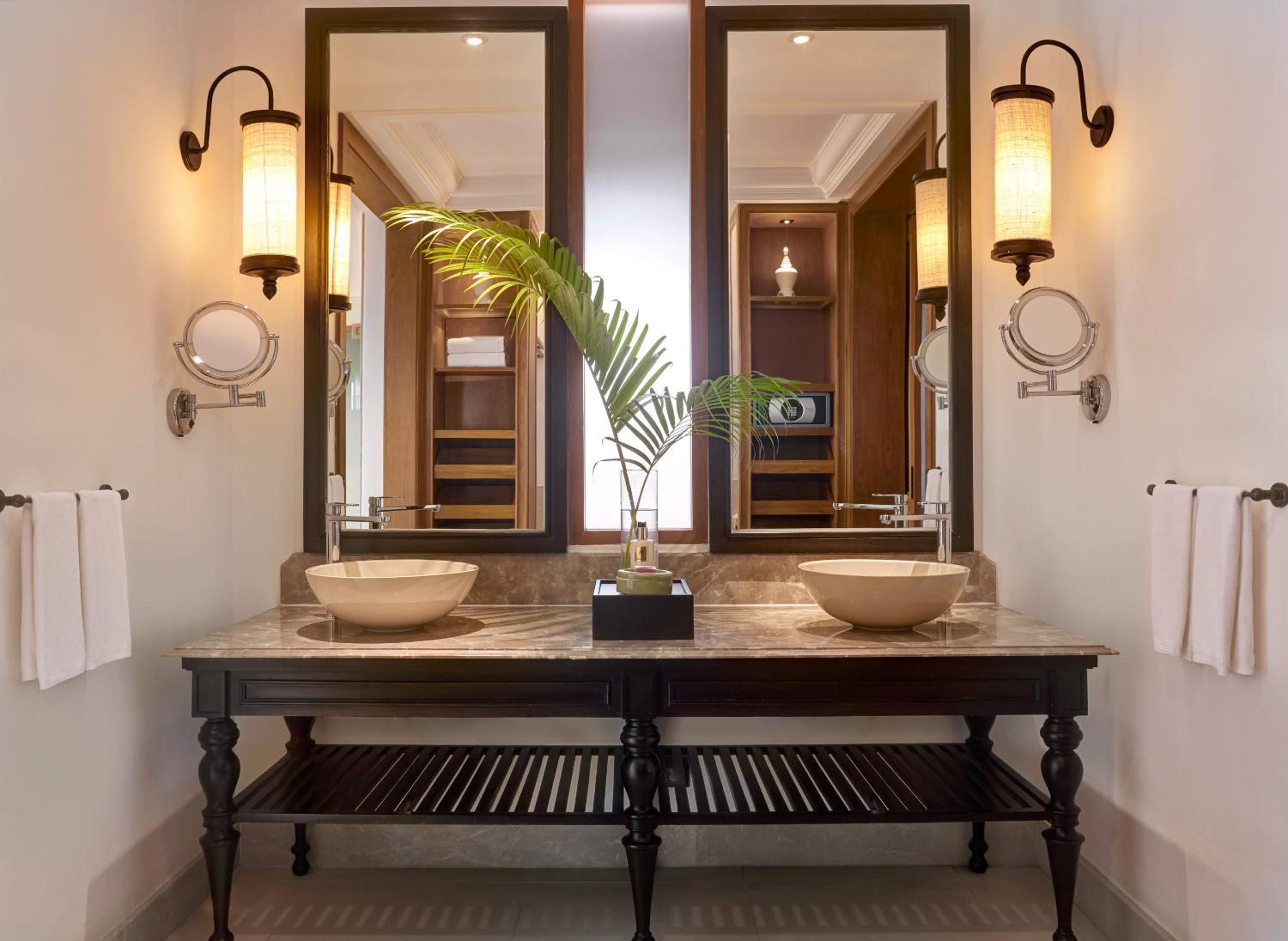 Deluxe Beachfront Villa with Plunge Pool - Photo 5