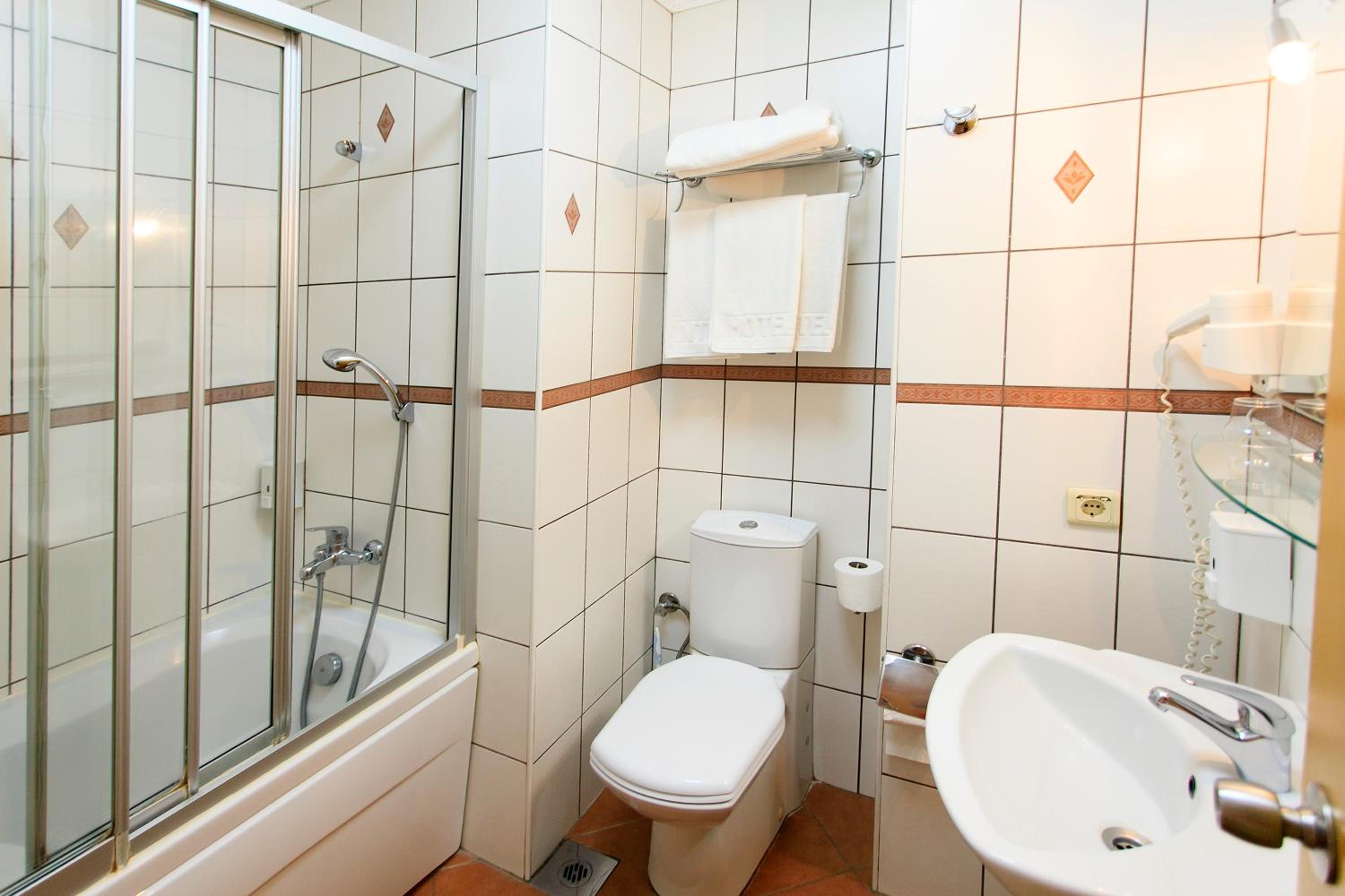 Standard Triple Room photo 2