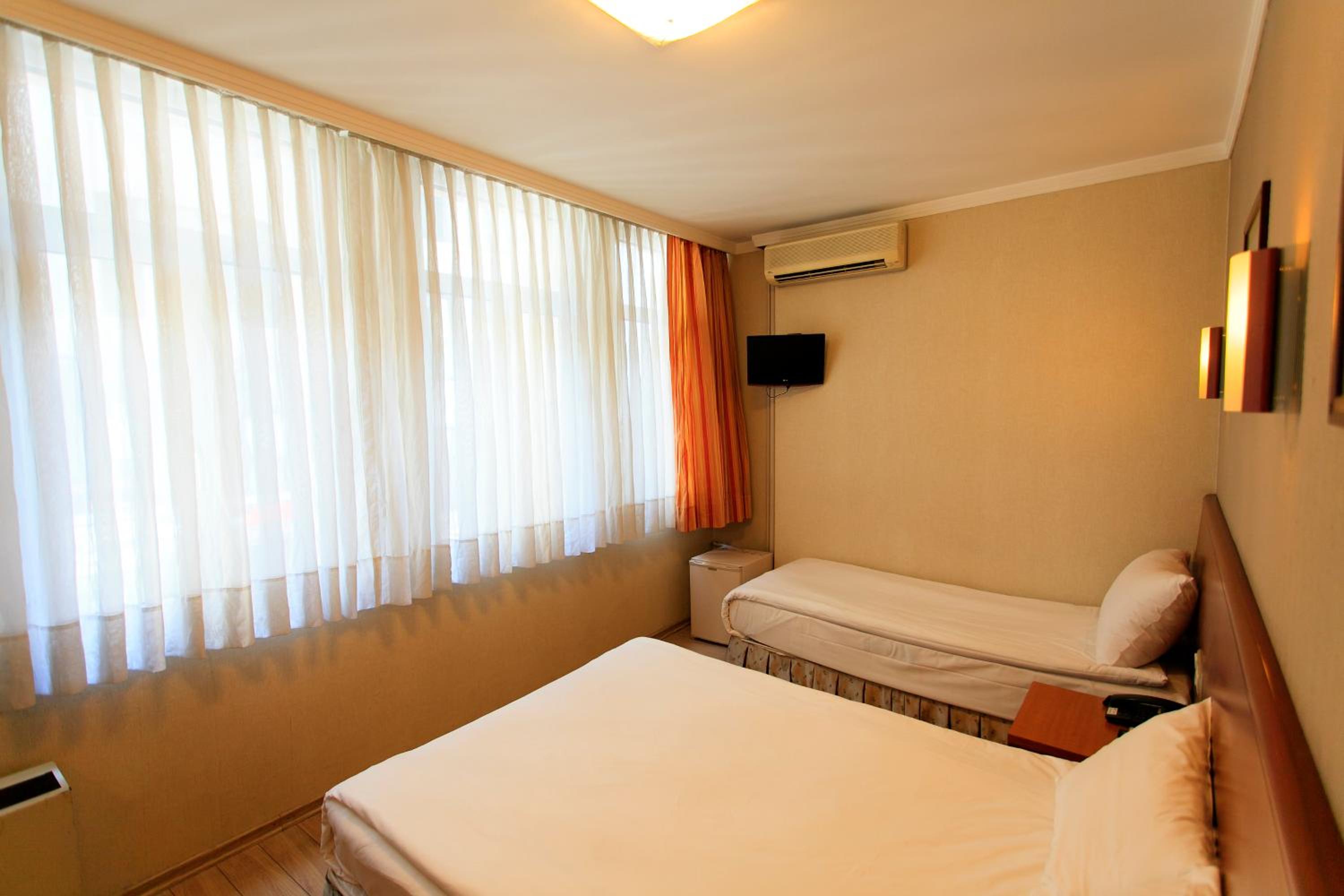 Standard Triple Room photo 3