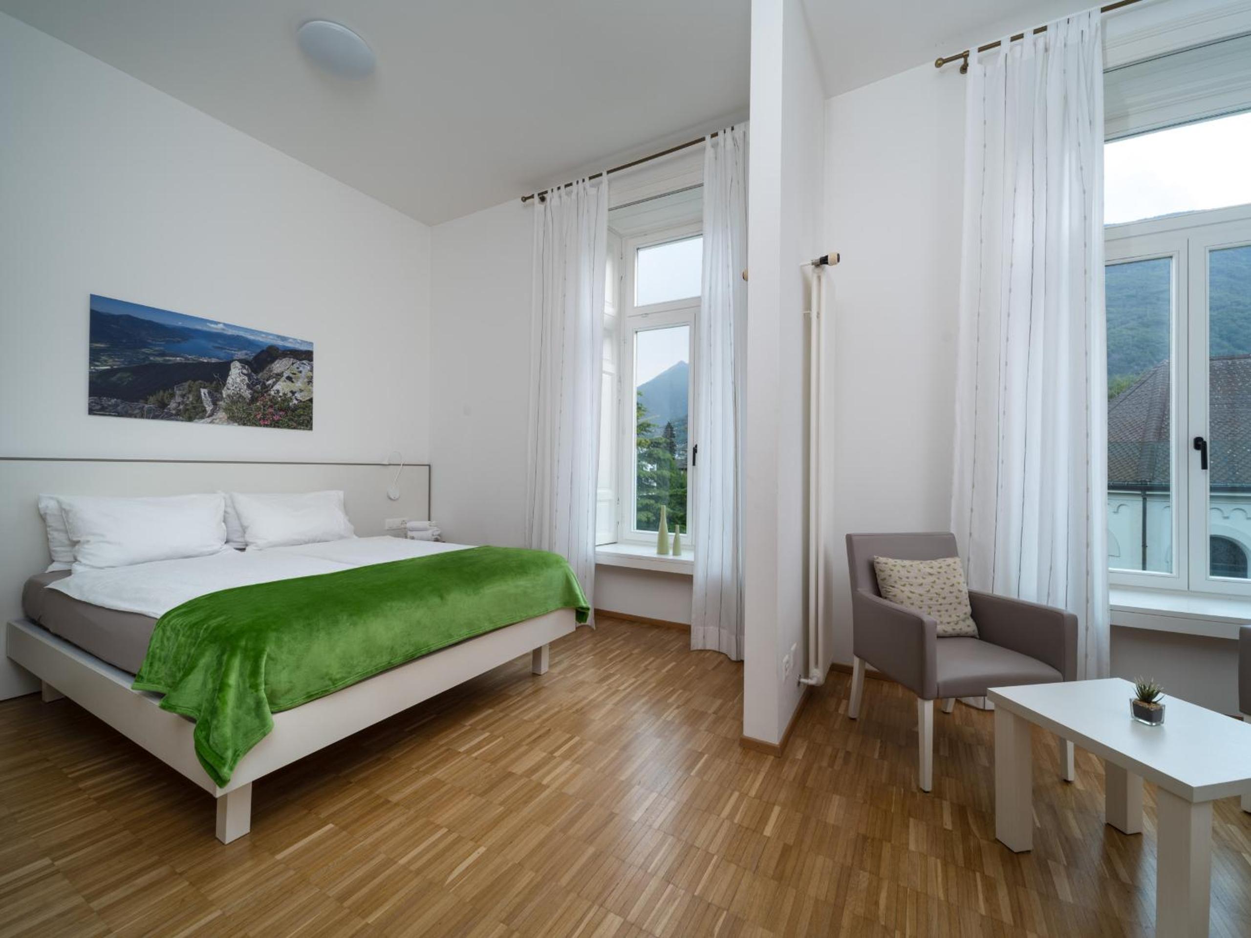 Queen Room photo 1