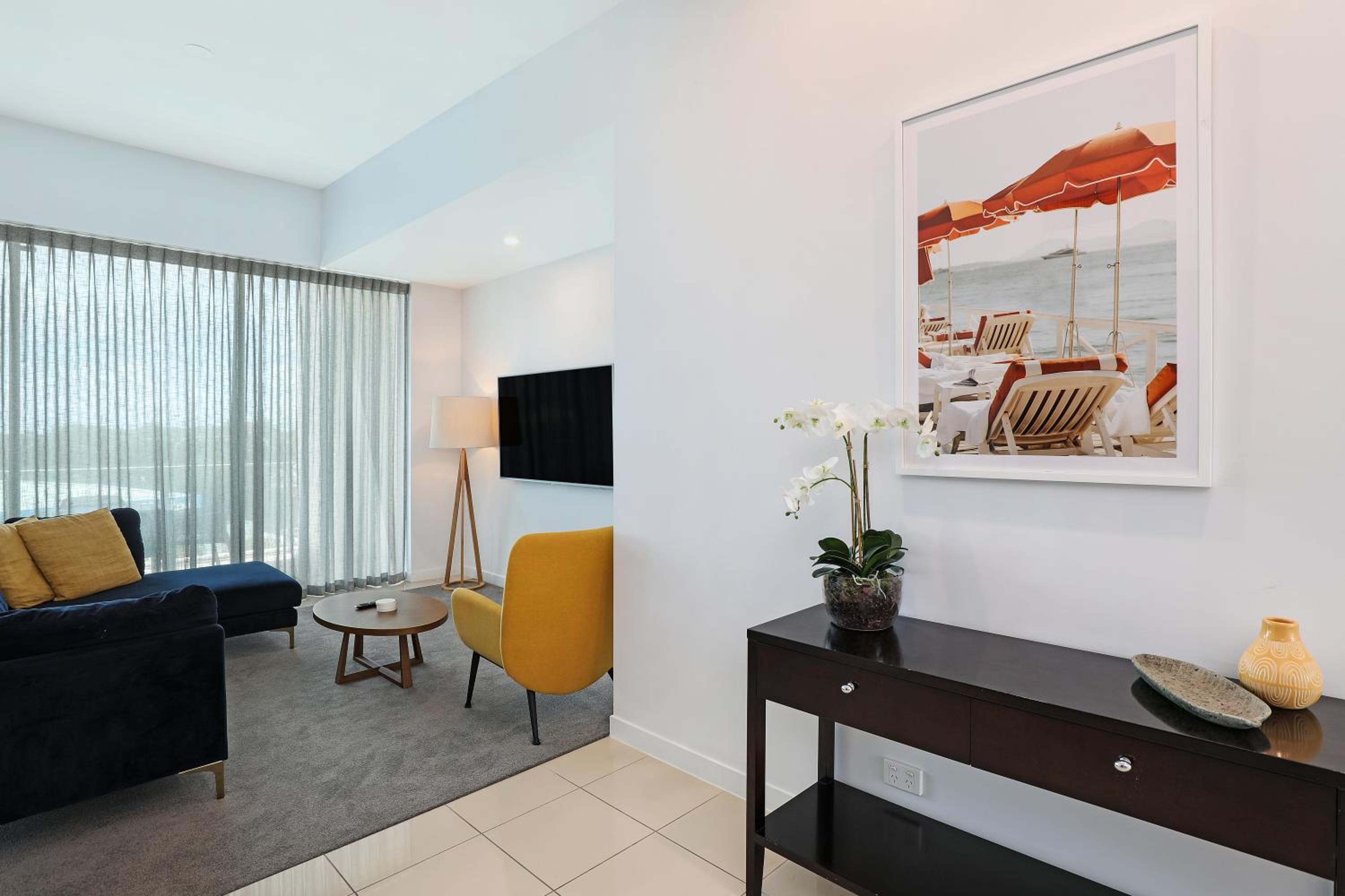 One-Bedroom Apartment photo 1