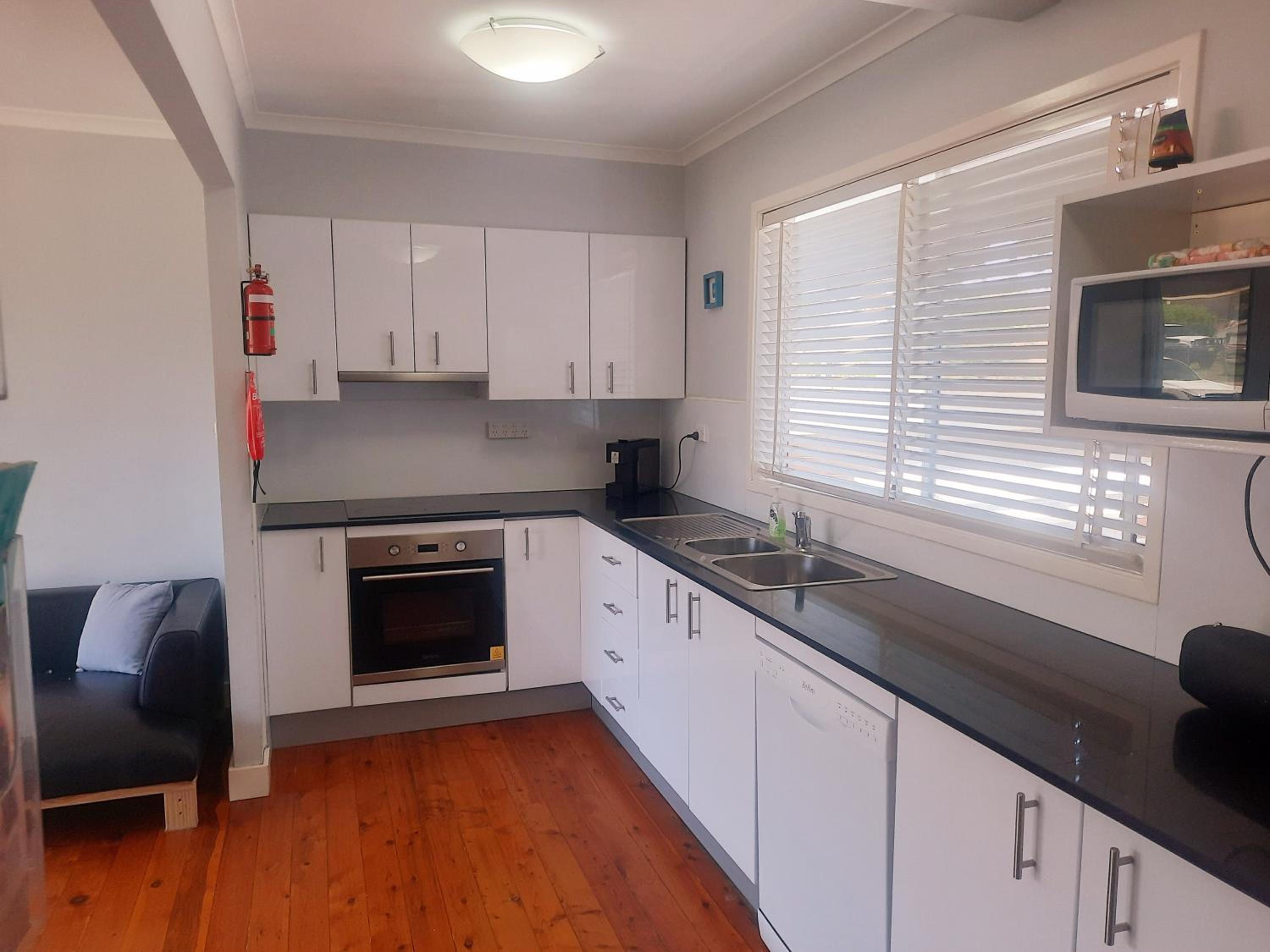 Six-Bedroom House photo 2