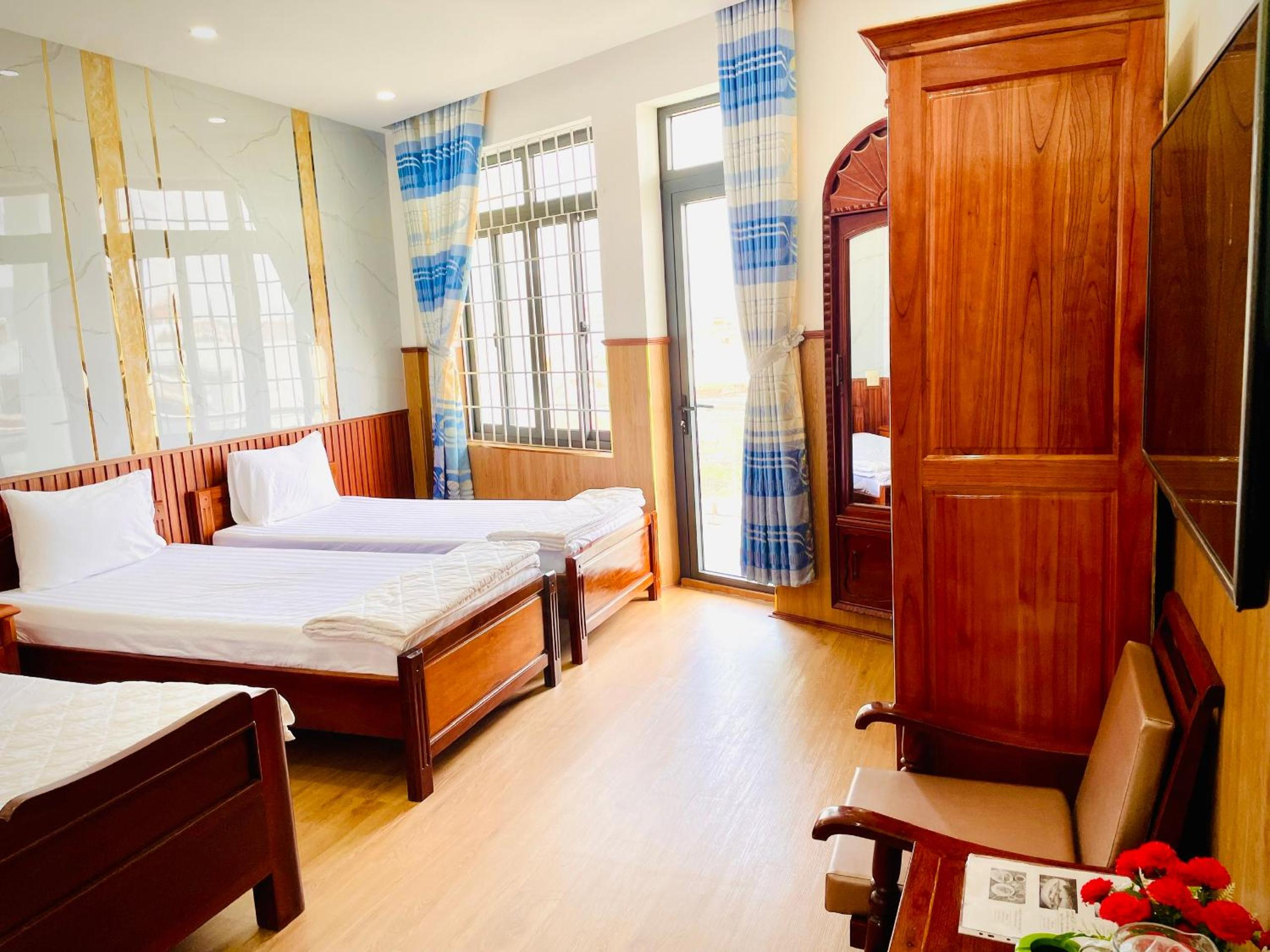 Quadruple Room with Balcony photo 3