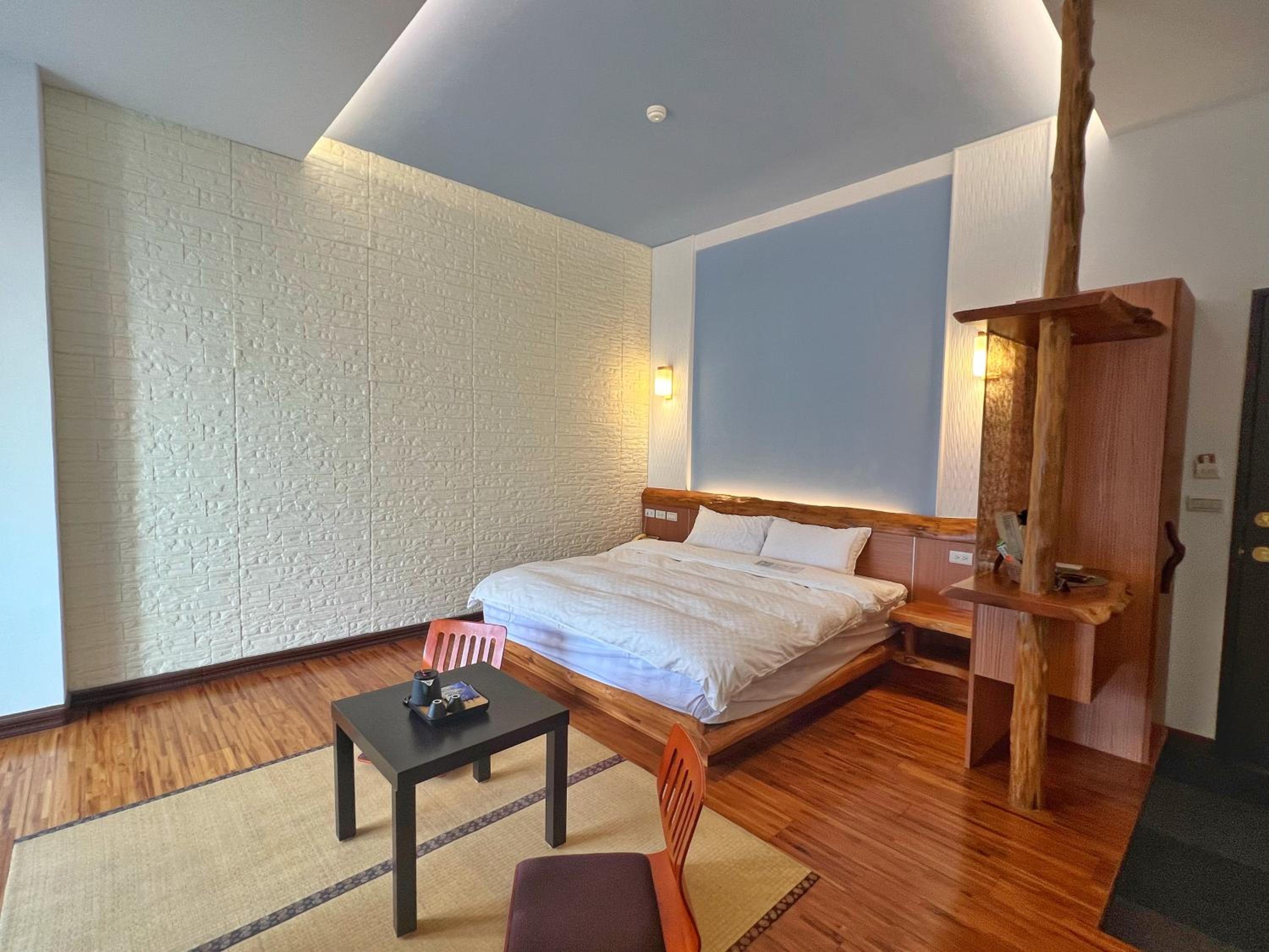 Deluxe Double Room with Balcony photo 2