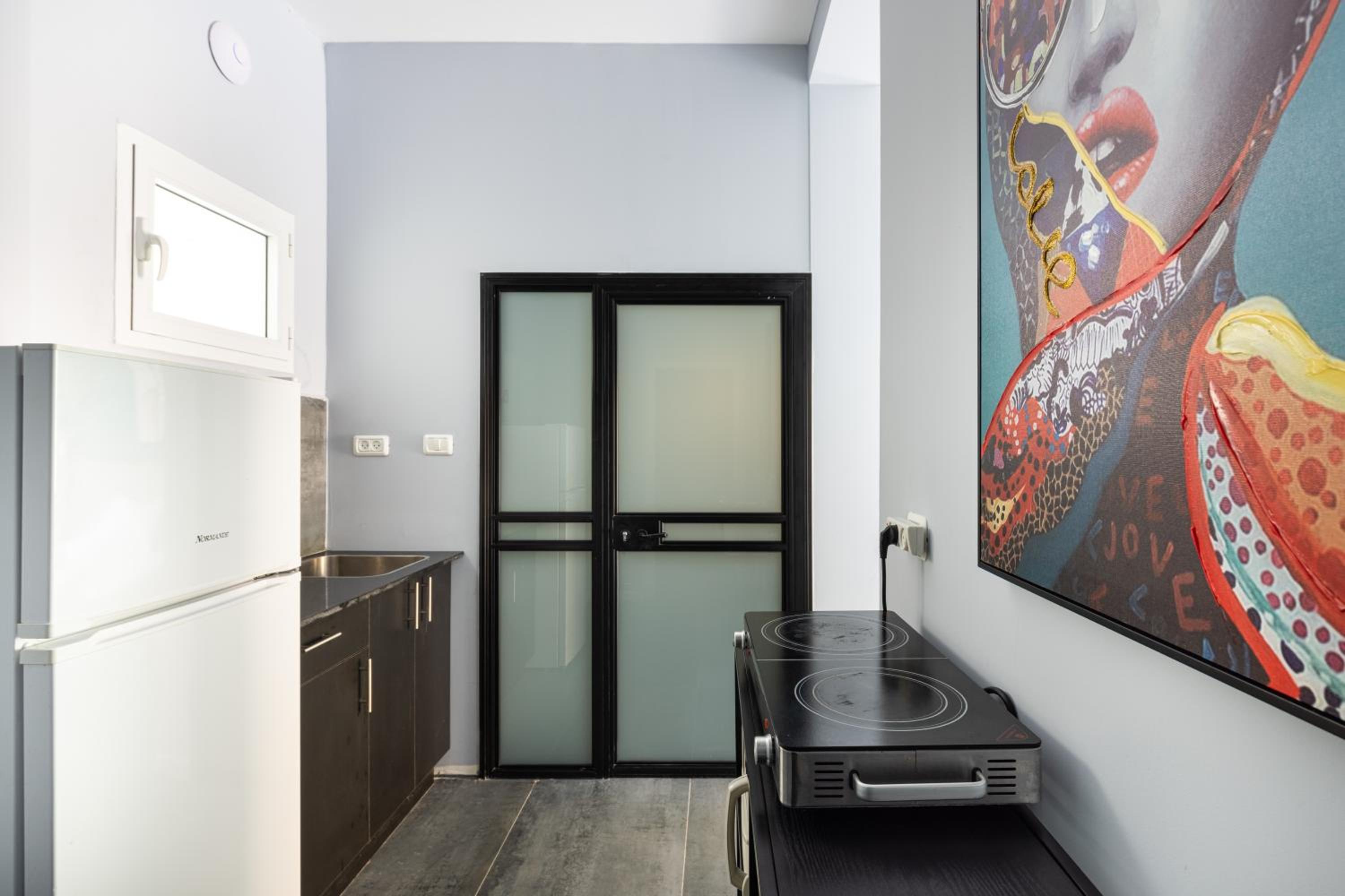 One-Bedroom Apartment (4 Adults) - Photo 3