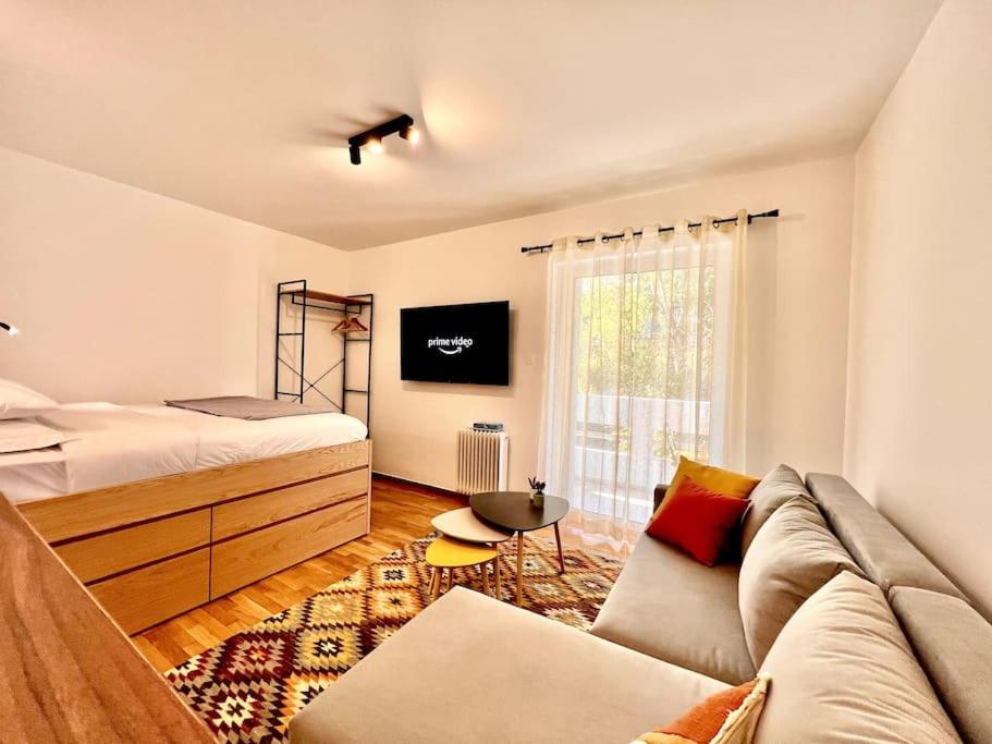 One-Bedroom Apartment photo 1
