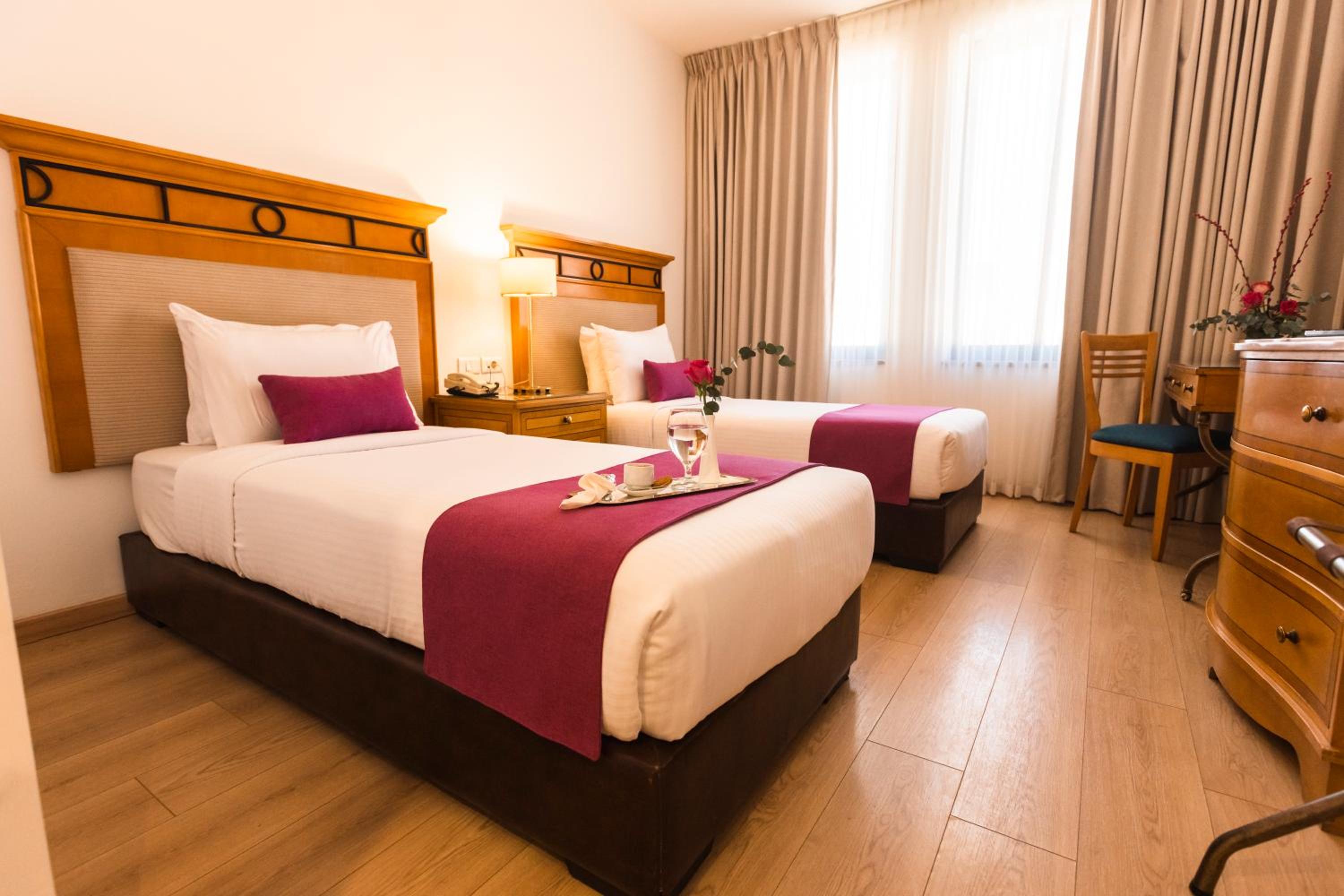 Standard Twin Room - Photo 2